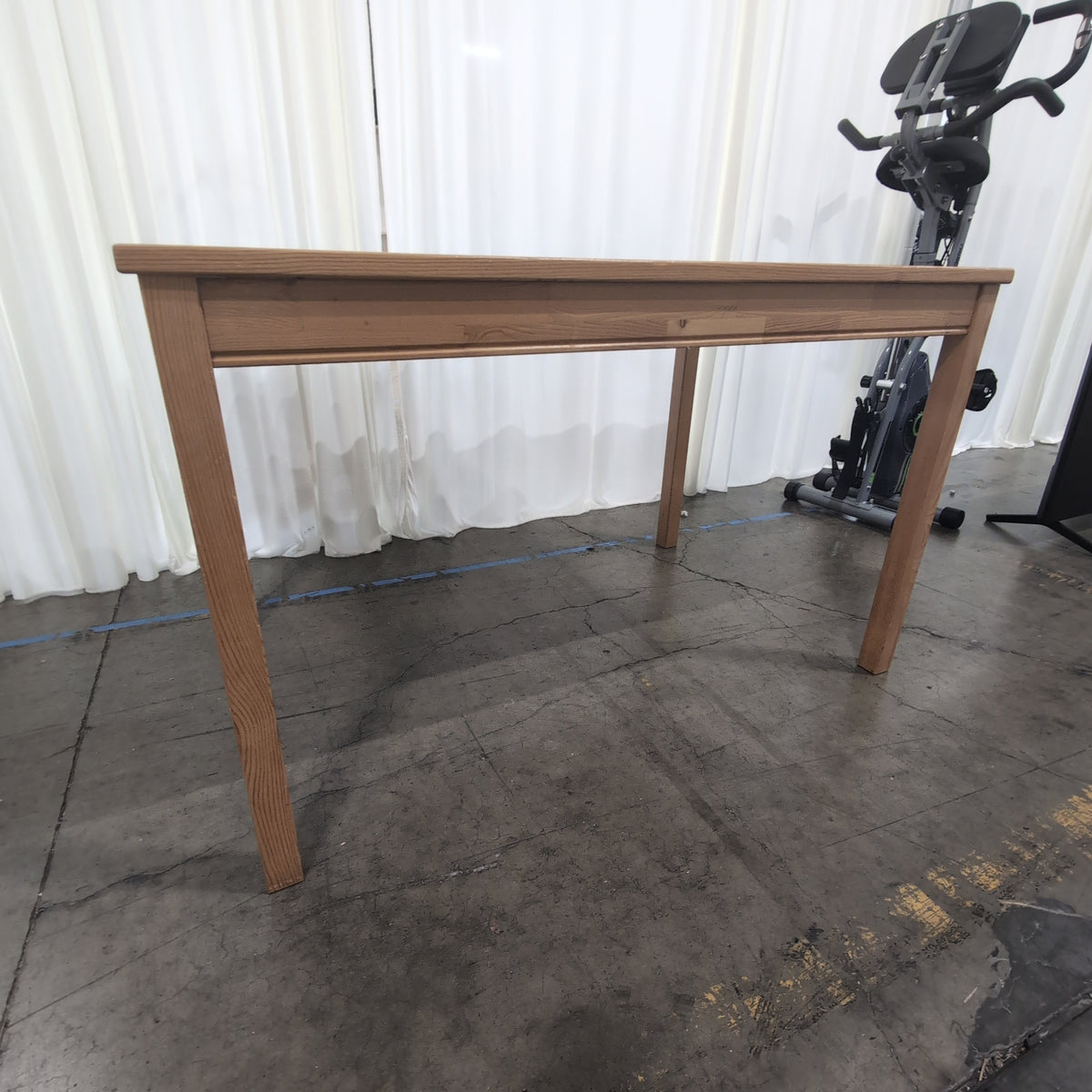 Rectangular Light Brown Dining Table in Solid Wood