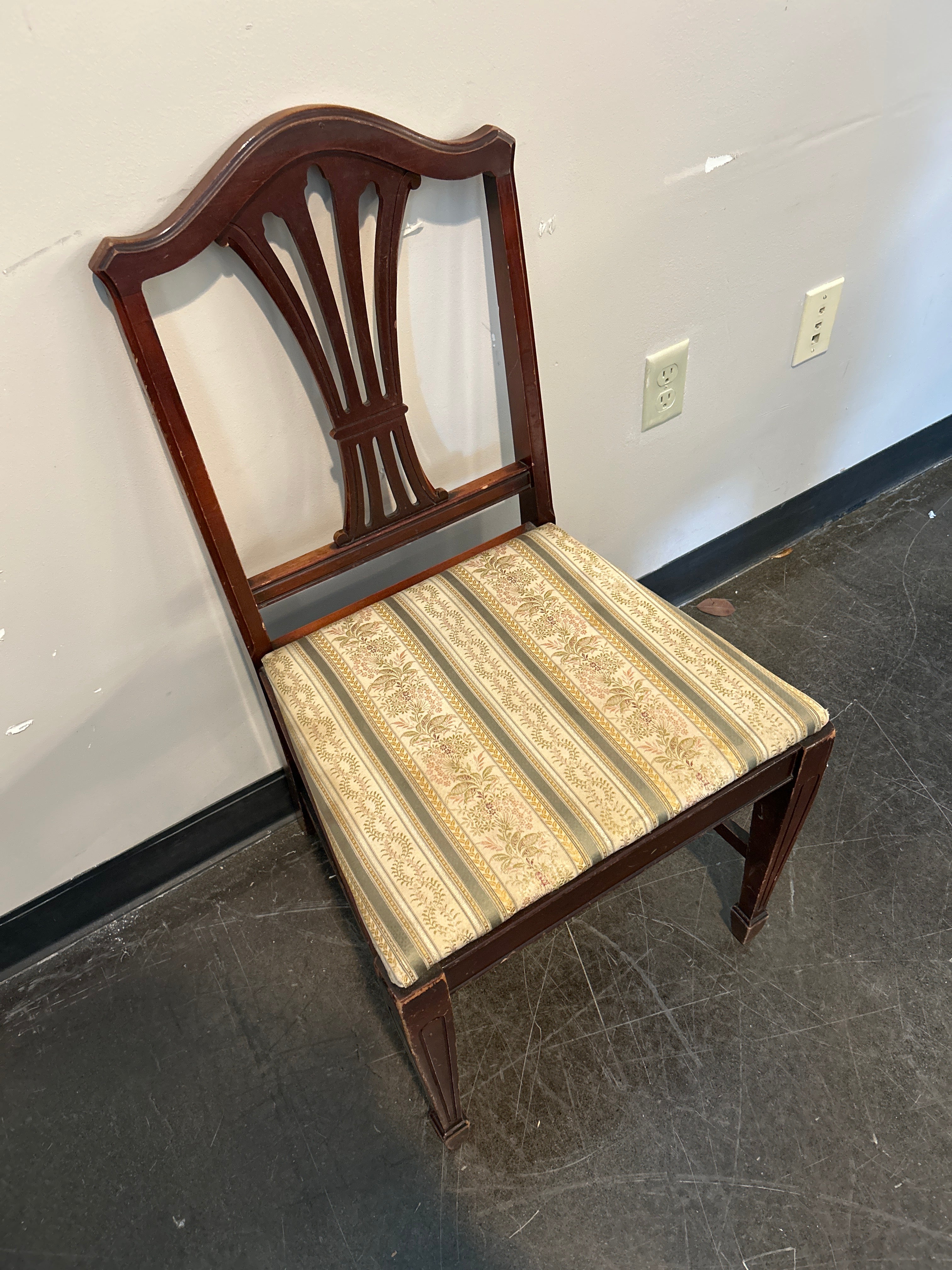 Elegant Antique-Style Wood Dining Chair