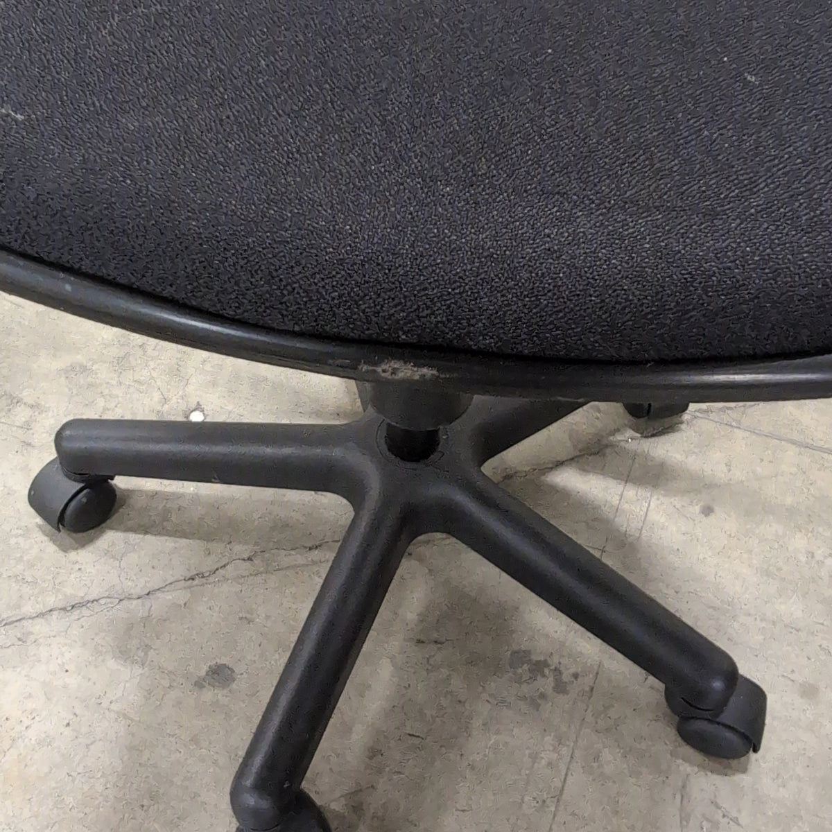 Black Fabric Swivel Office Chair with Casters