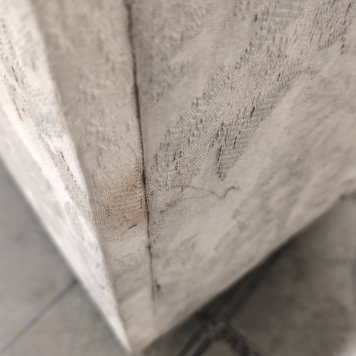 Traditional Rolled Arm Cream Upholstered Couch in Patterned Fabric