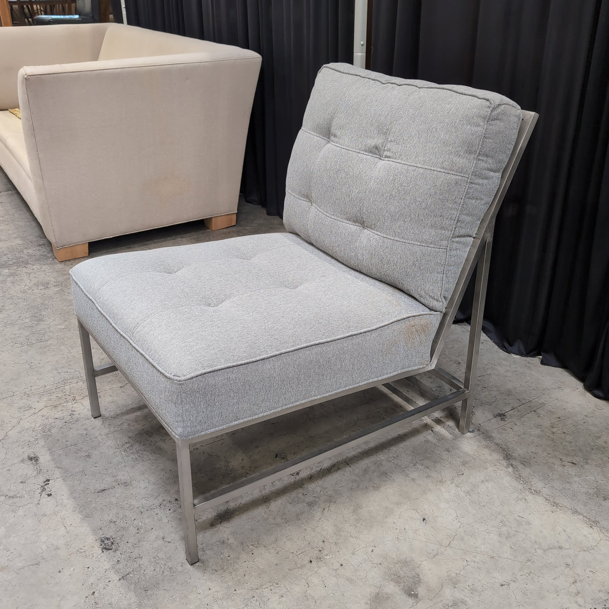 Grey Tufted Upholstered Accent Chair with Metal Legs