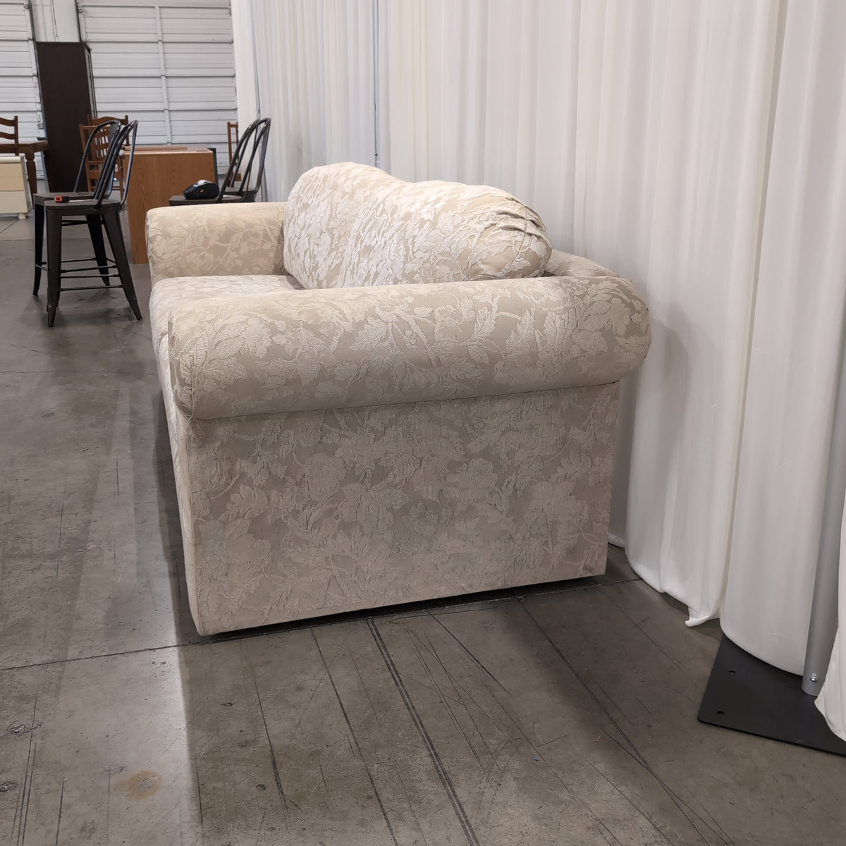 Traditional Rolled Arm Cream Upholstered Couch in Patterned Fabric