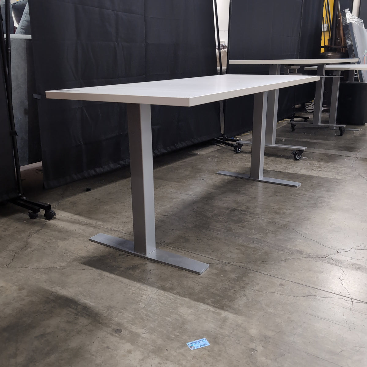 LE NL White Adjustable Height Desk with Silver Legs