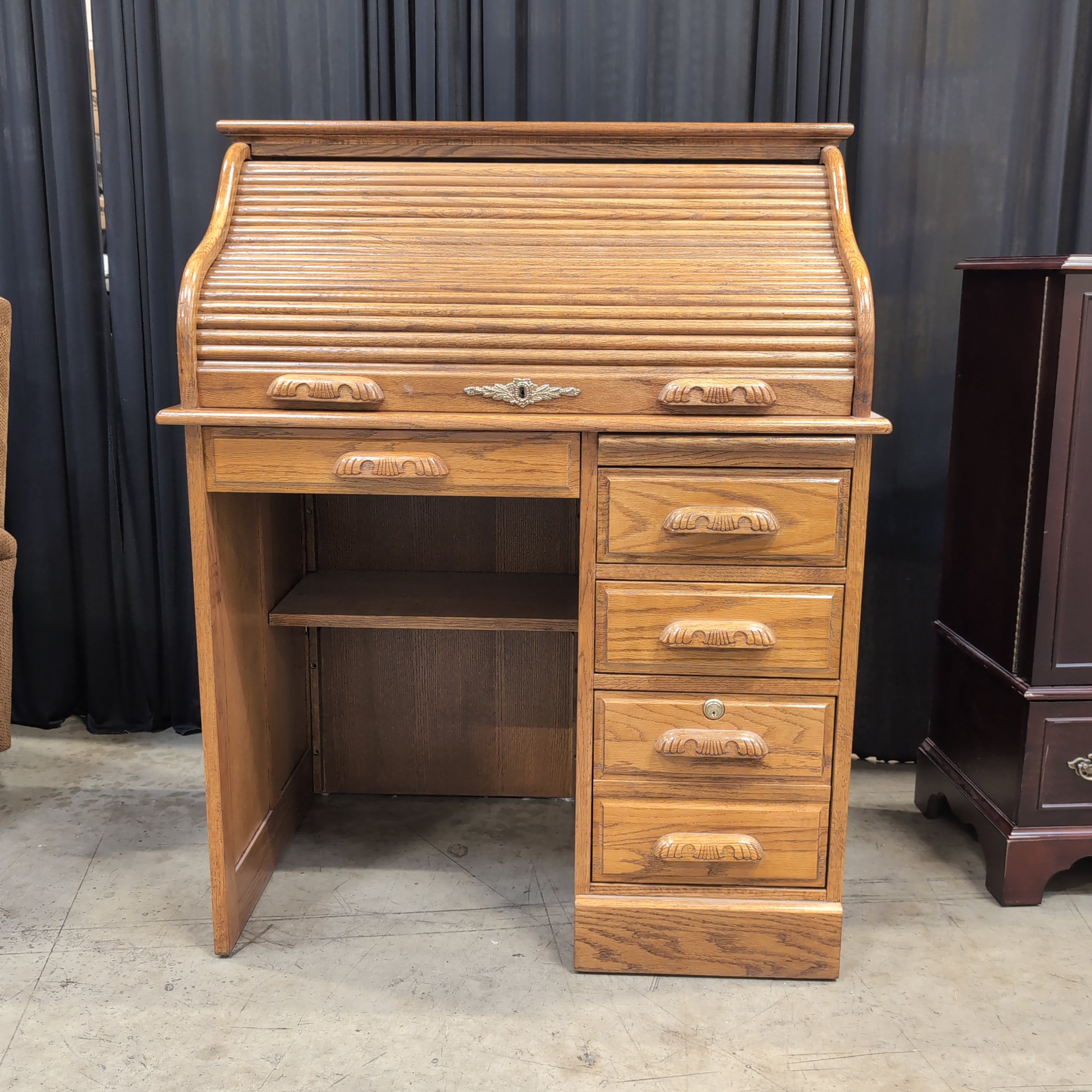 Traditional Oak Roll-Top Desk with Multiple Drawers