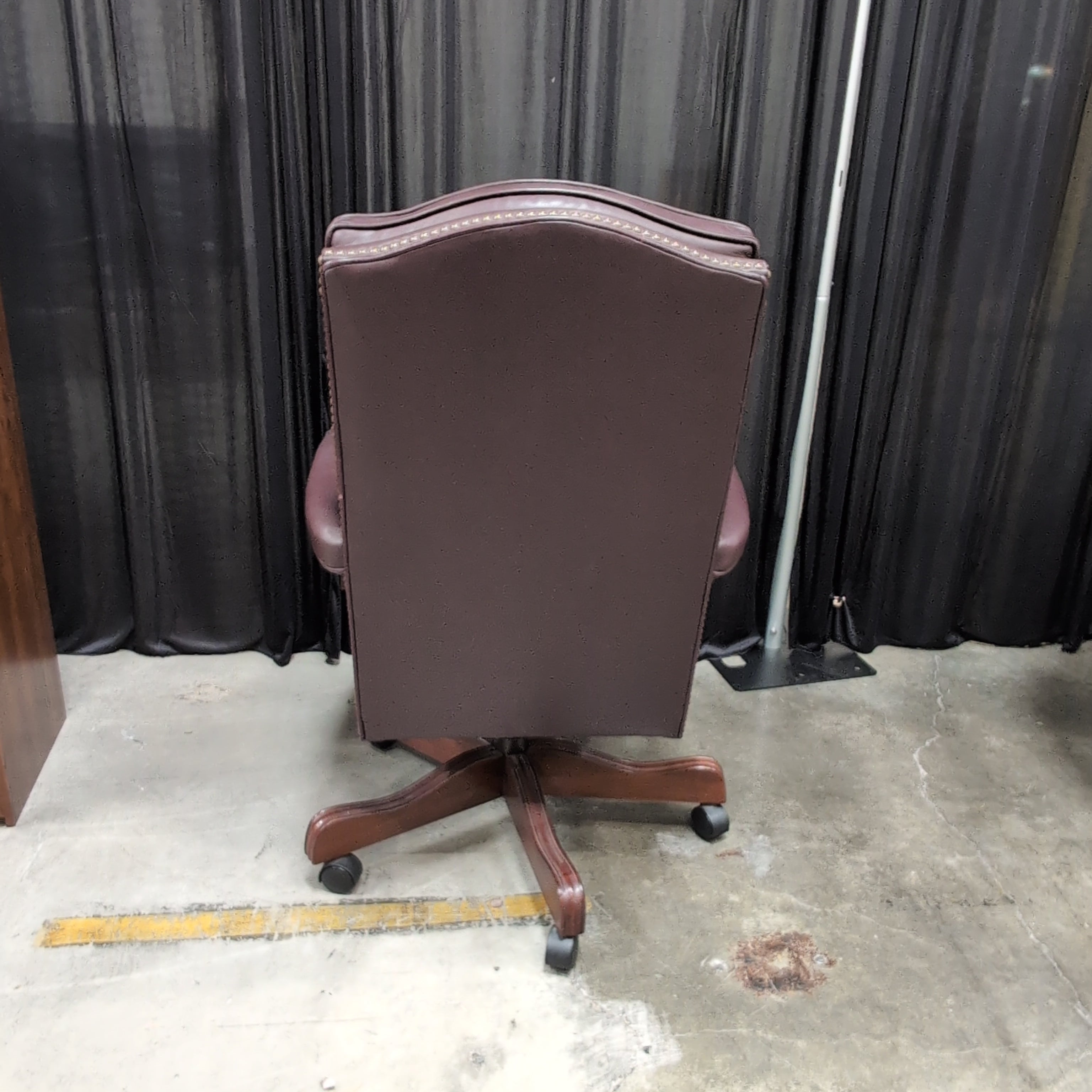 Traditional Brown Tufted Office Chair with Wood Arms