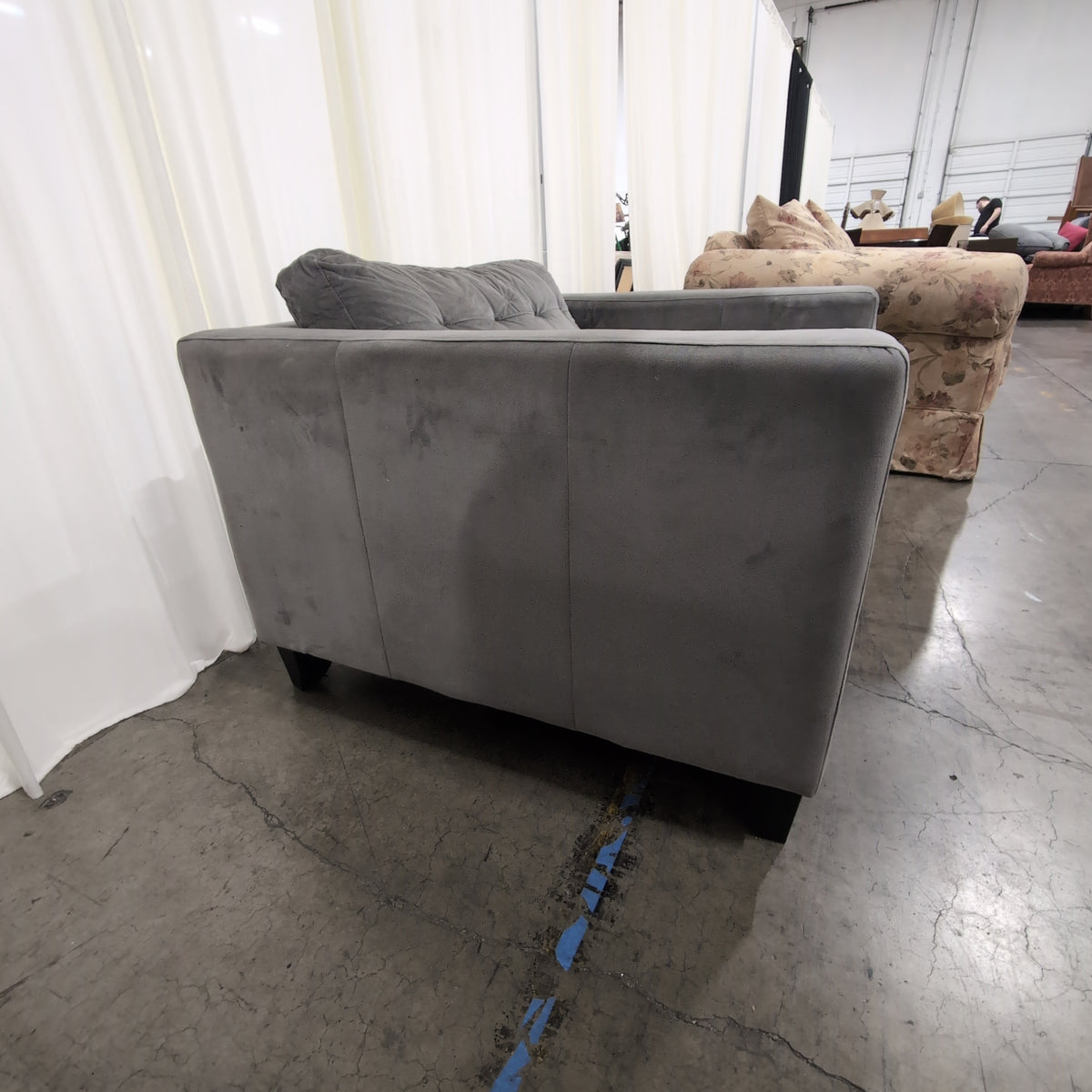 Contemporary Grey Tufted Armchair in Velvet