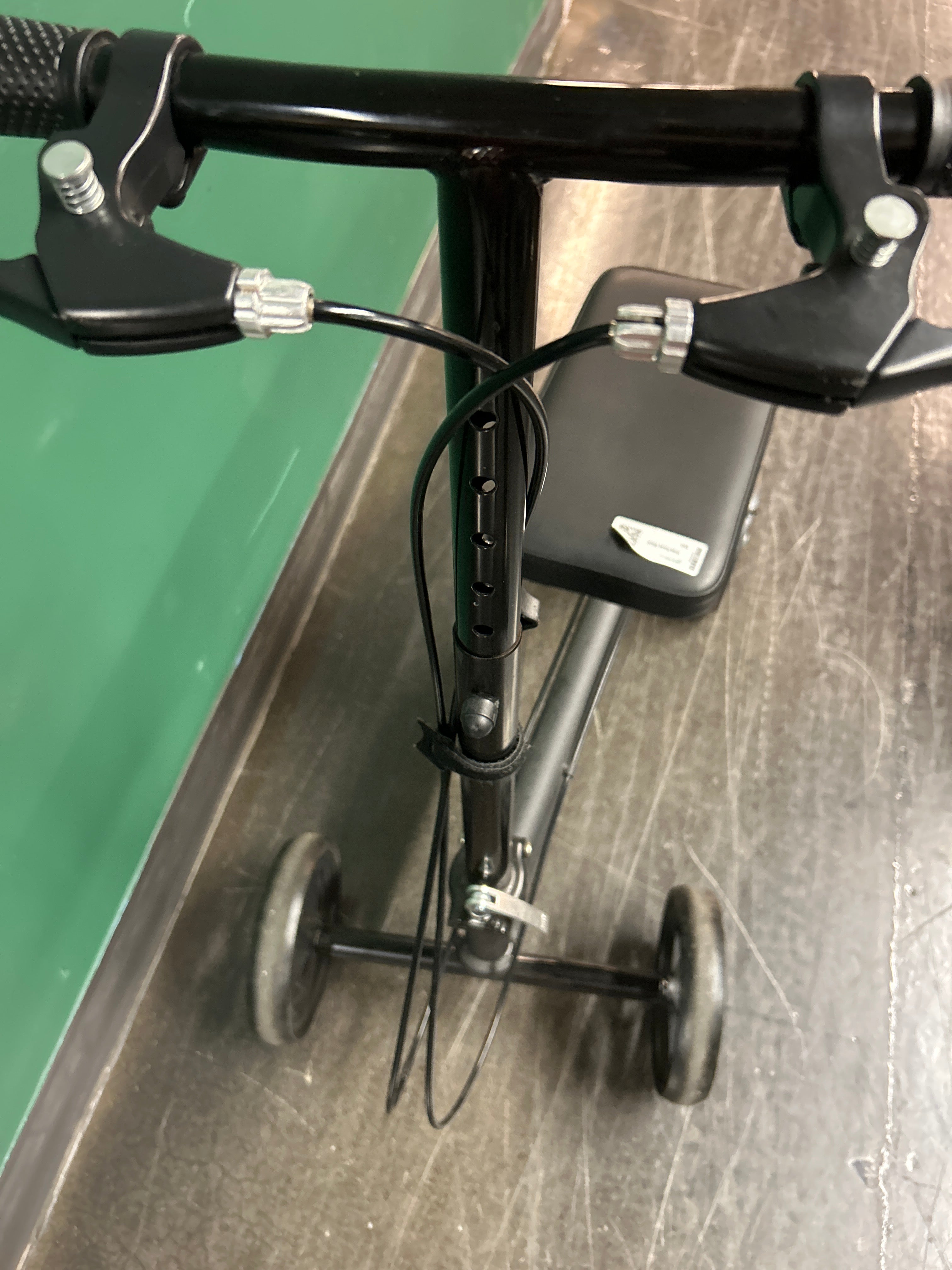 Knee Rover, Black