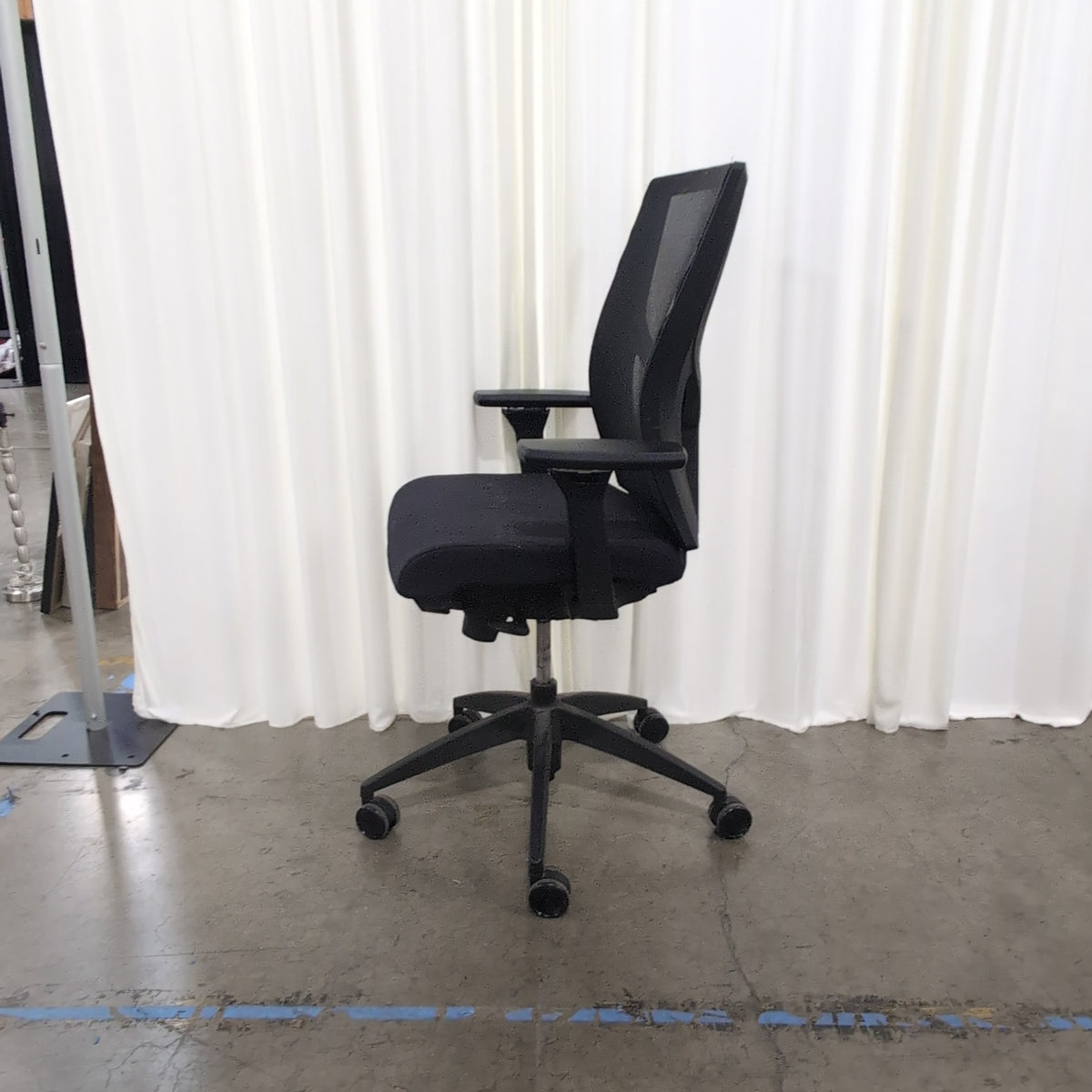 Black Mesh Back Swivel Office Chair with Adjustable Arms