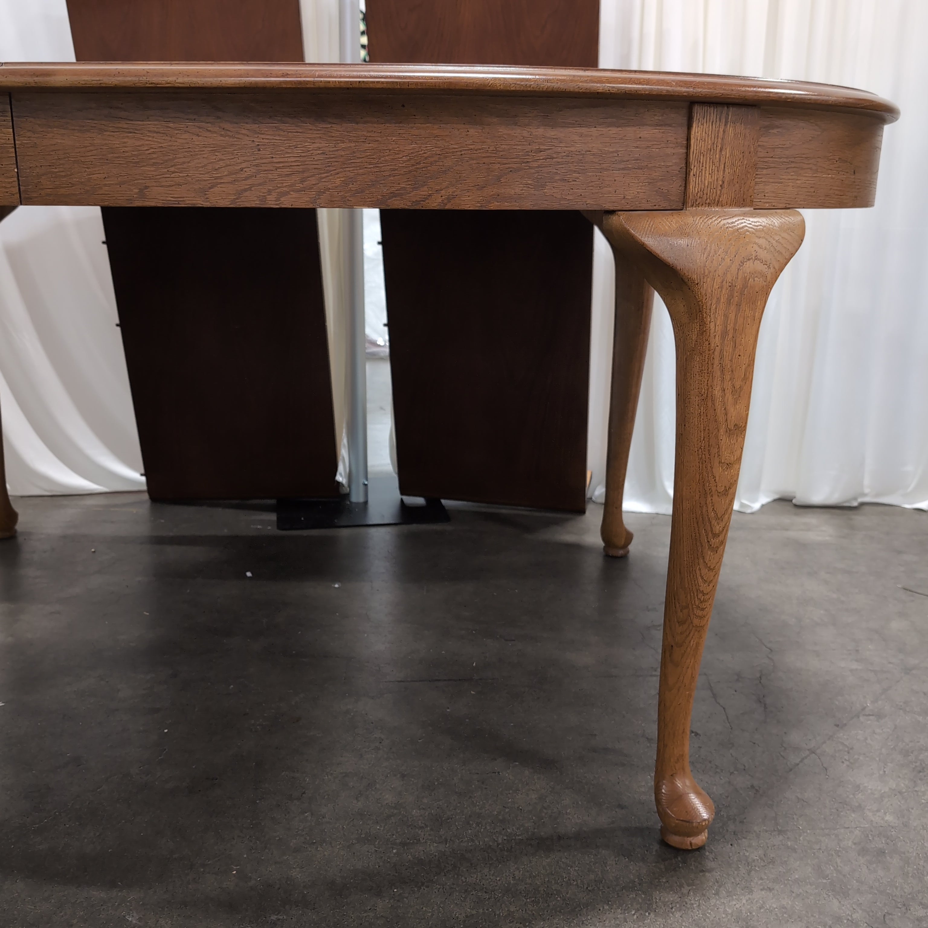 Traditional Oval Drop Leaf Dining Table in Wood