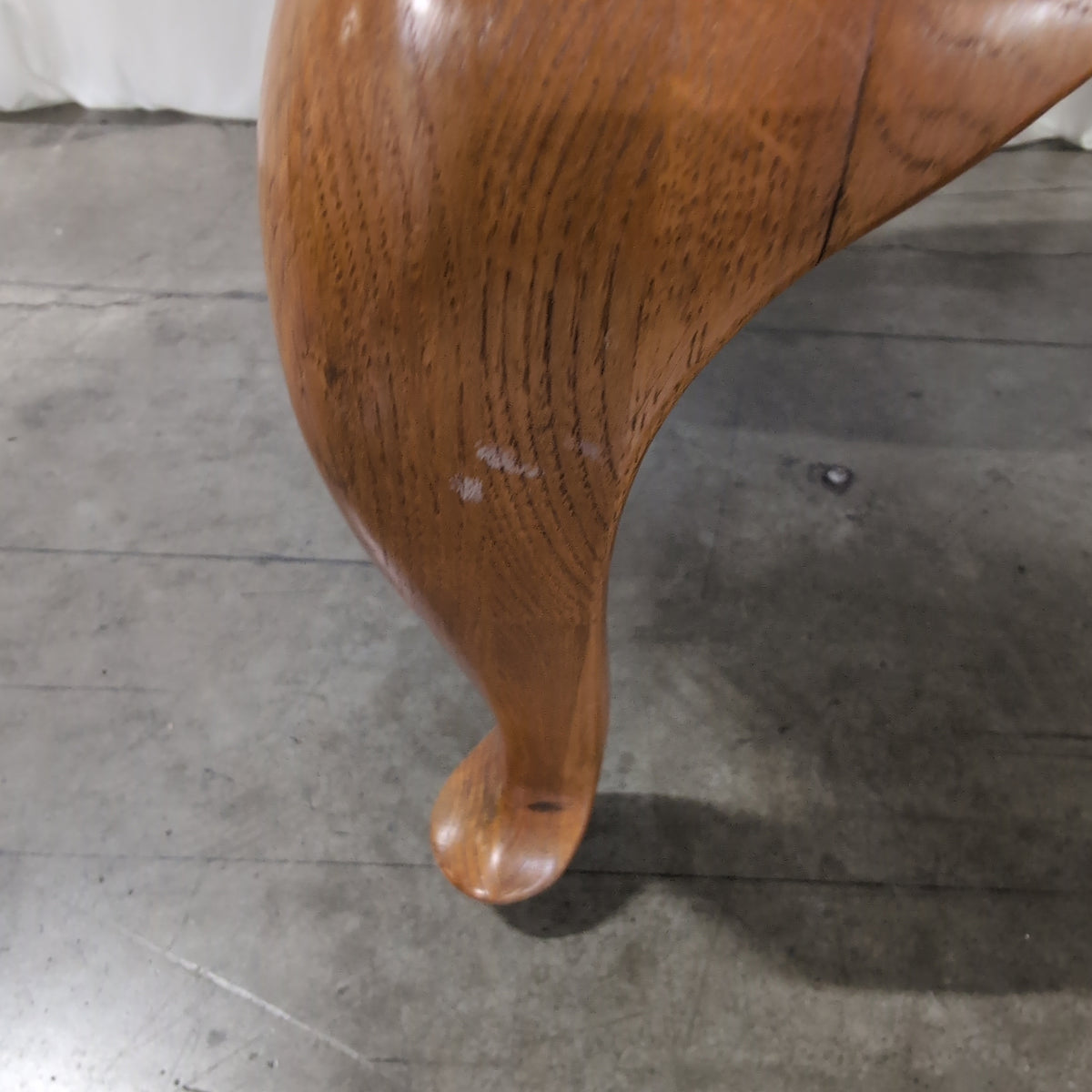 Traditional Oval Wood Coffee Table with Cabriole Legs
