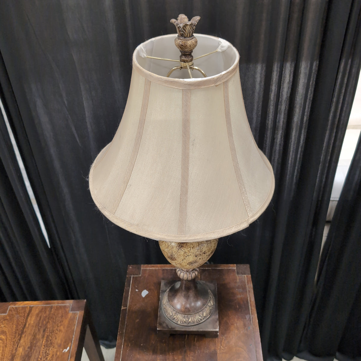 Traditional Decorative Table Lamp with Ornate Finial