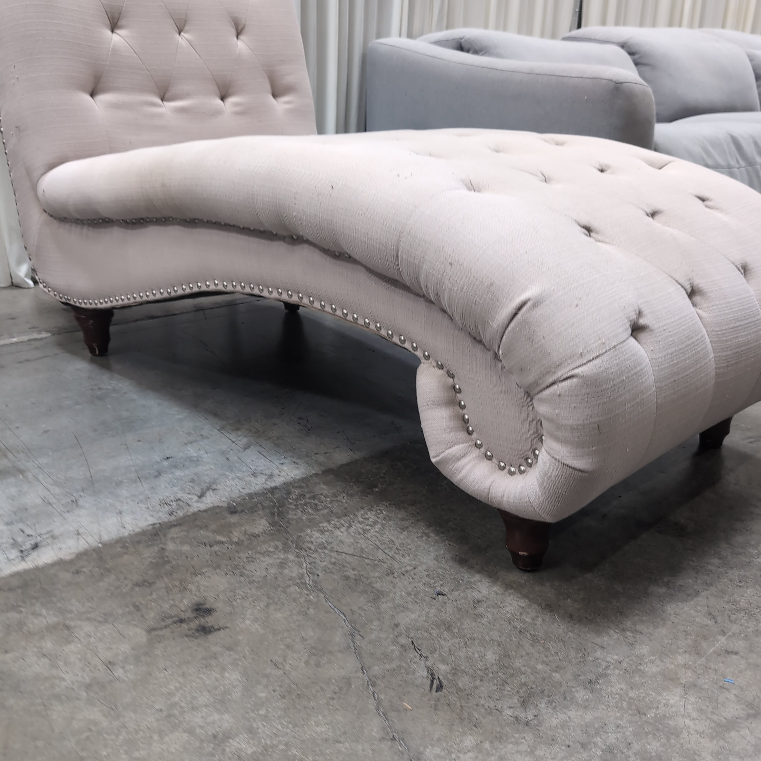Light Beige Tufted Chaise Lounge with Nailhead Trim