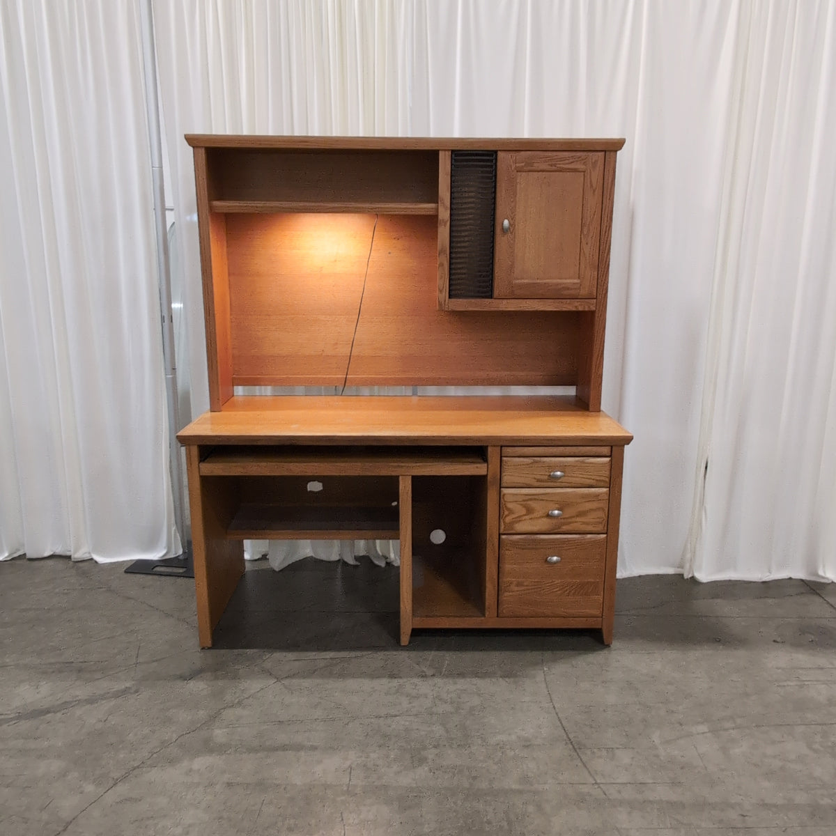Light Wood Computer Desk with Keyboard Tray