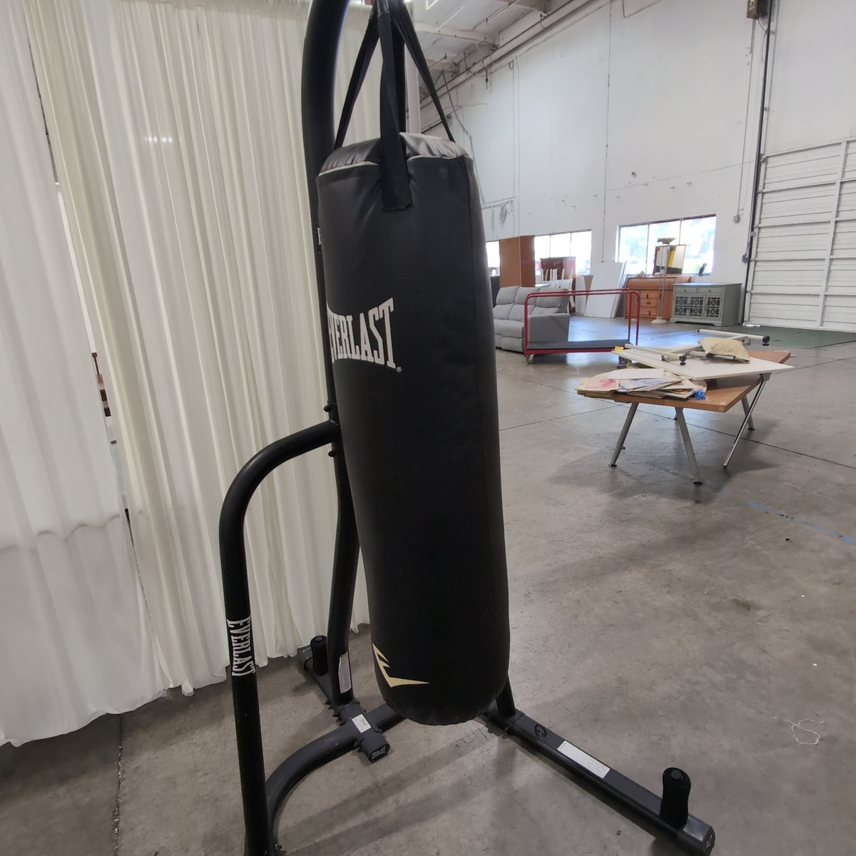 Everlast Black Punching Bag with Freestanding Frame