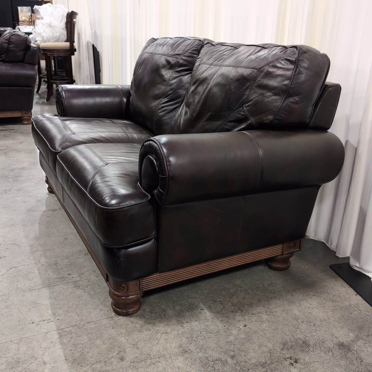 Traditional Rolled Arm Loveseat in Dark Brown Leather