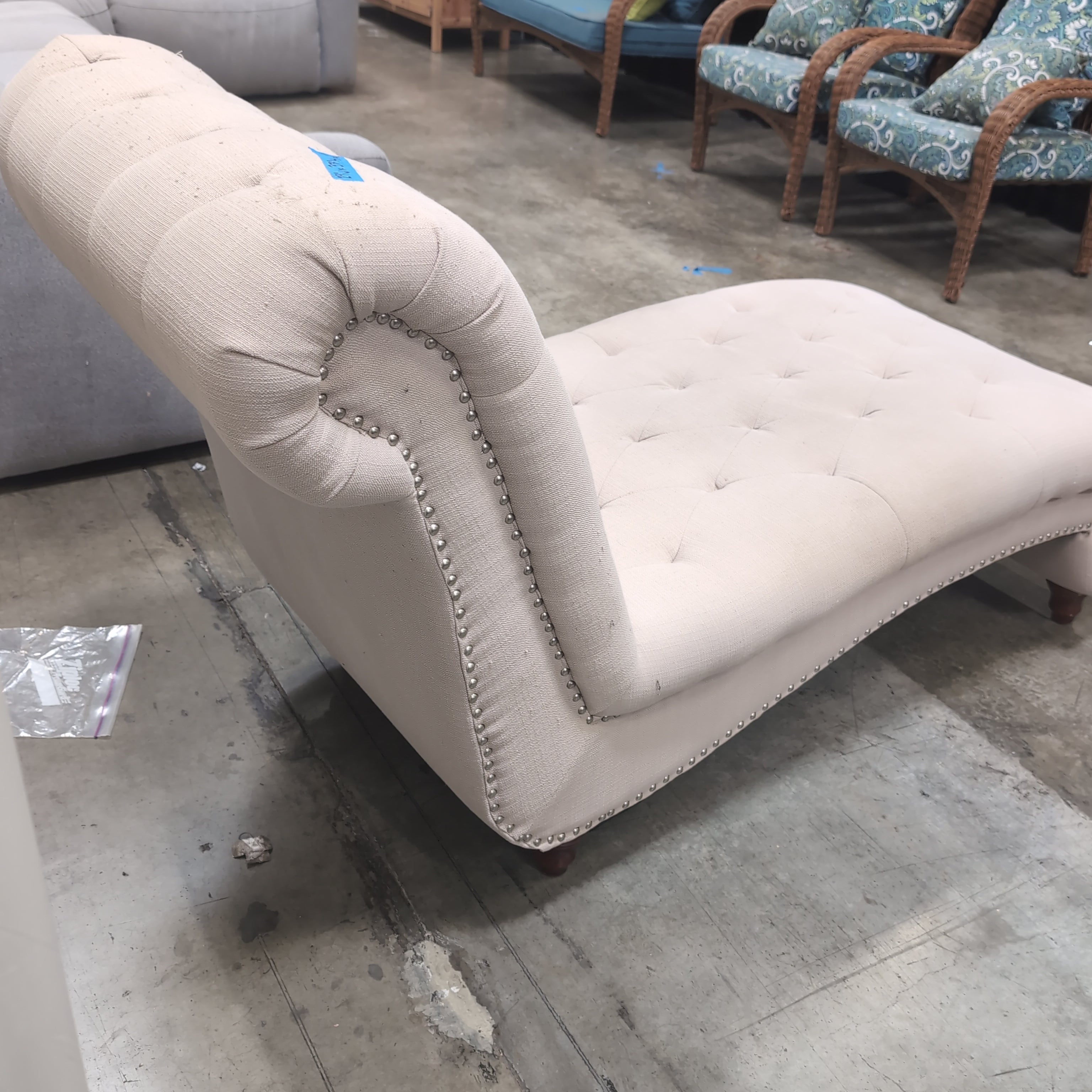 Light Beige Tufted Chaise Lounge with Nailhead Trim