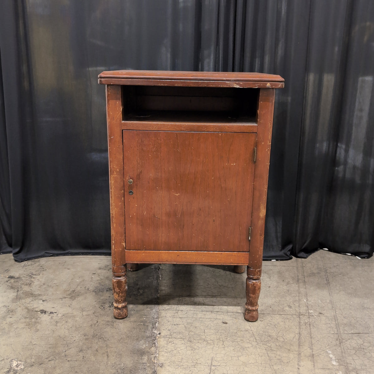 Traditional Reddish-Brown Wood Nightstand with Cabinet Door