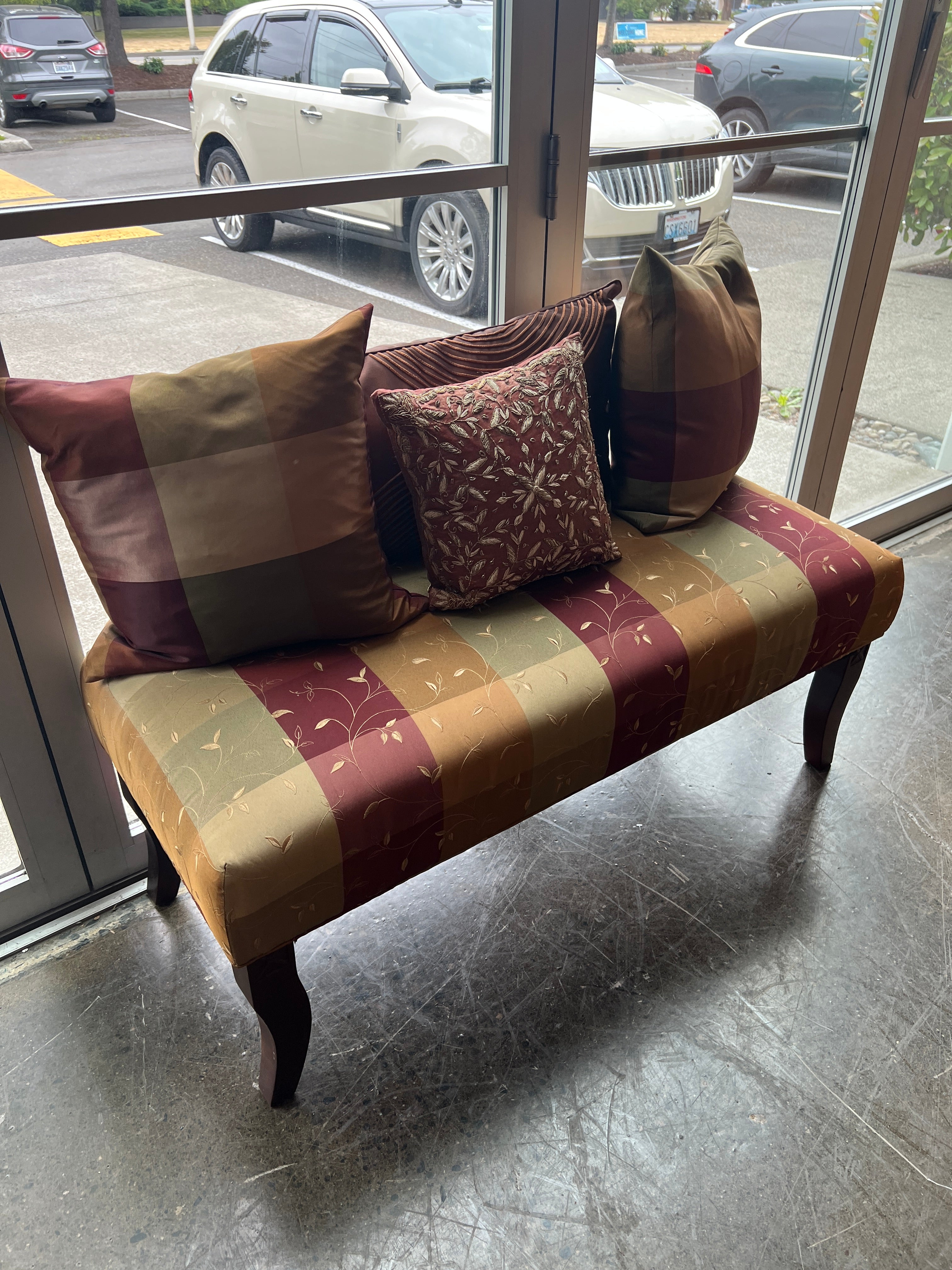 Decorative Upholstered Entryway Bench