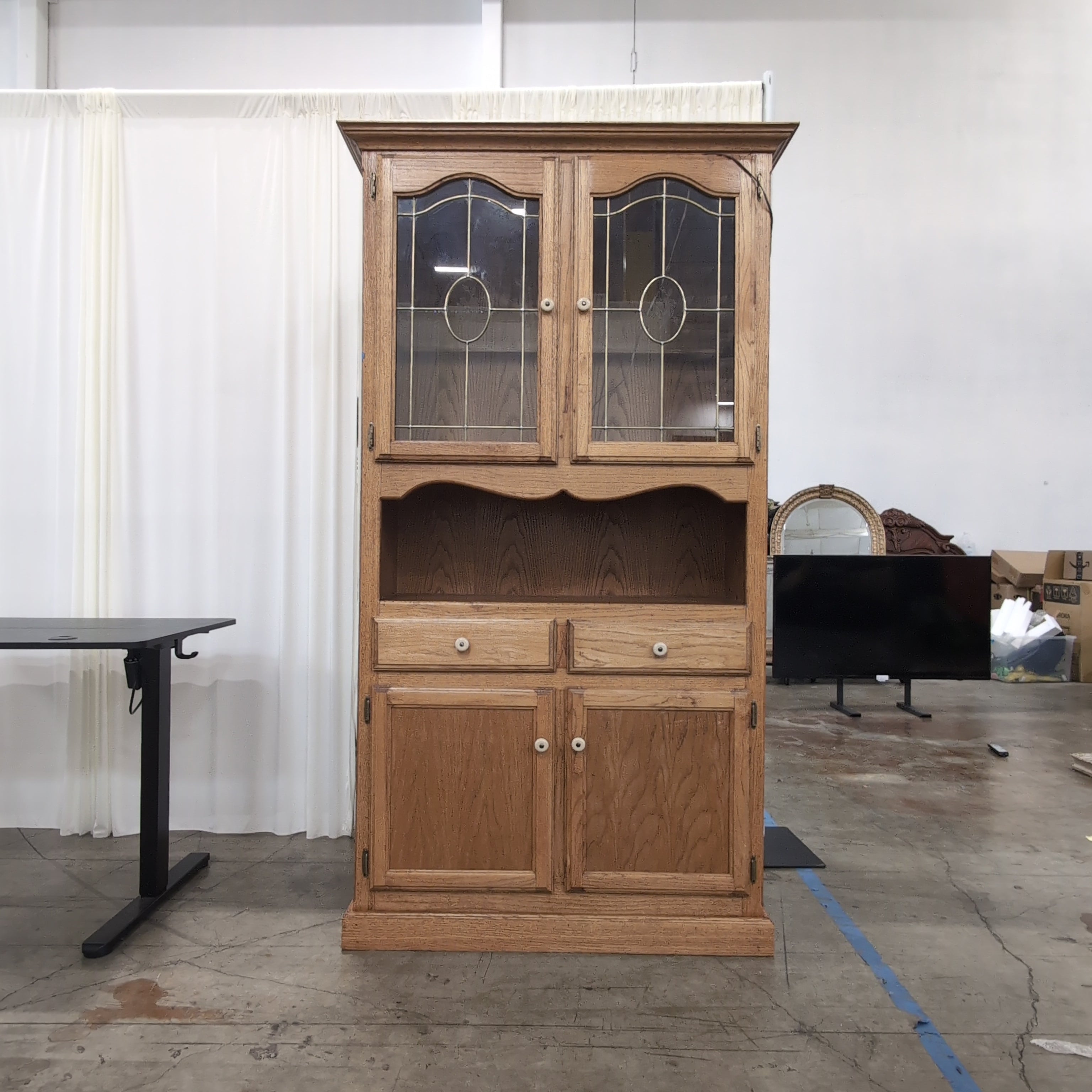 Traditional Light Brown Oak Wood China Cabinet