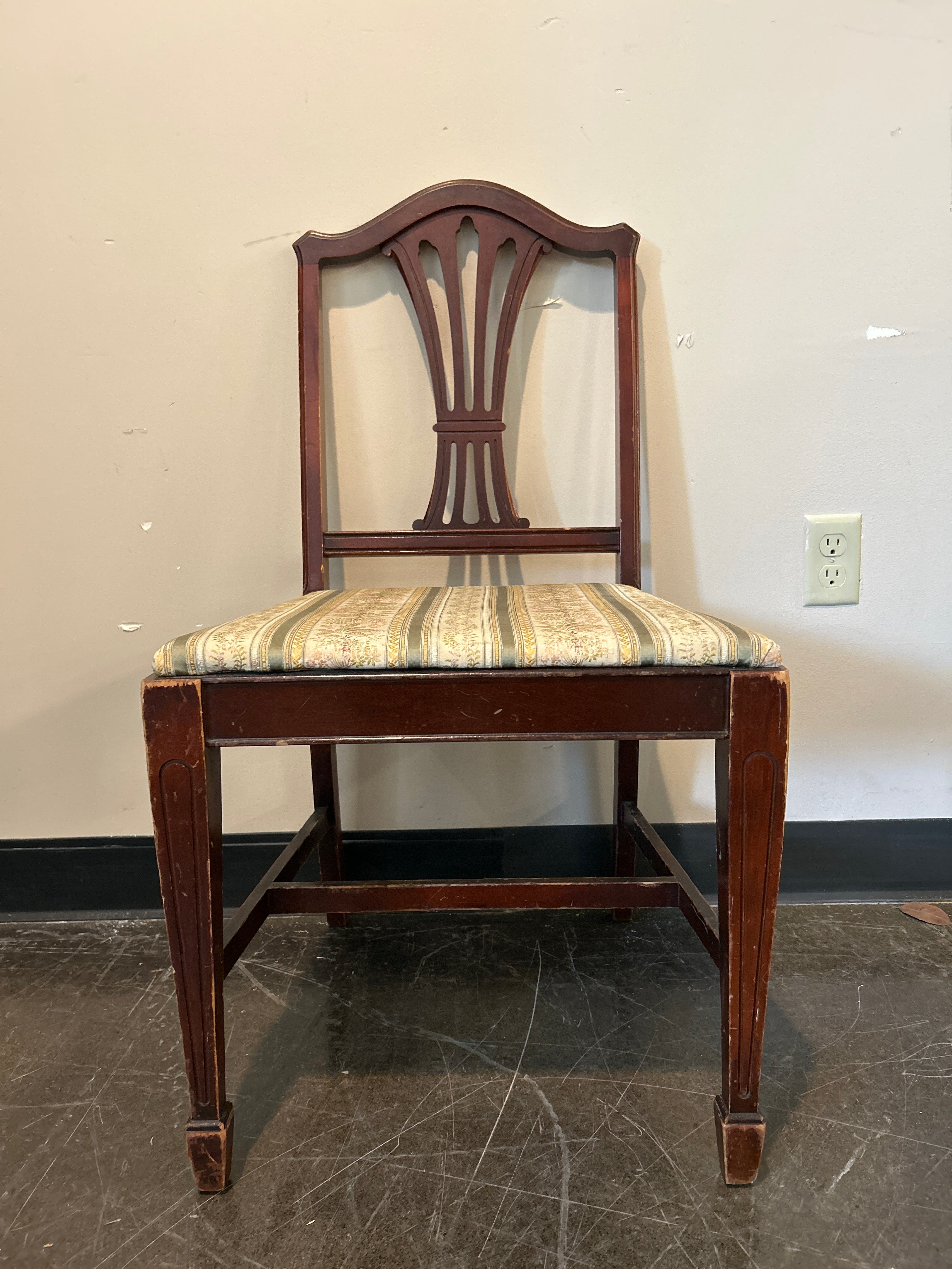 Elegant Antique-Style Wood Dining Chair