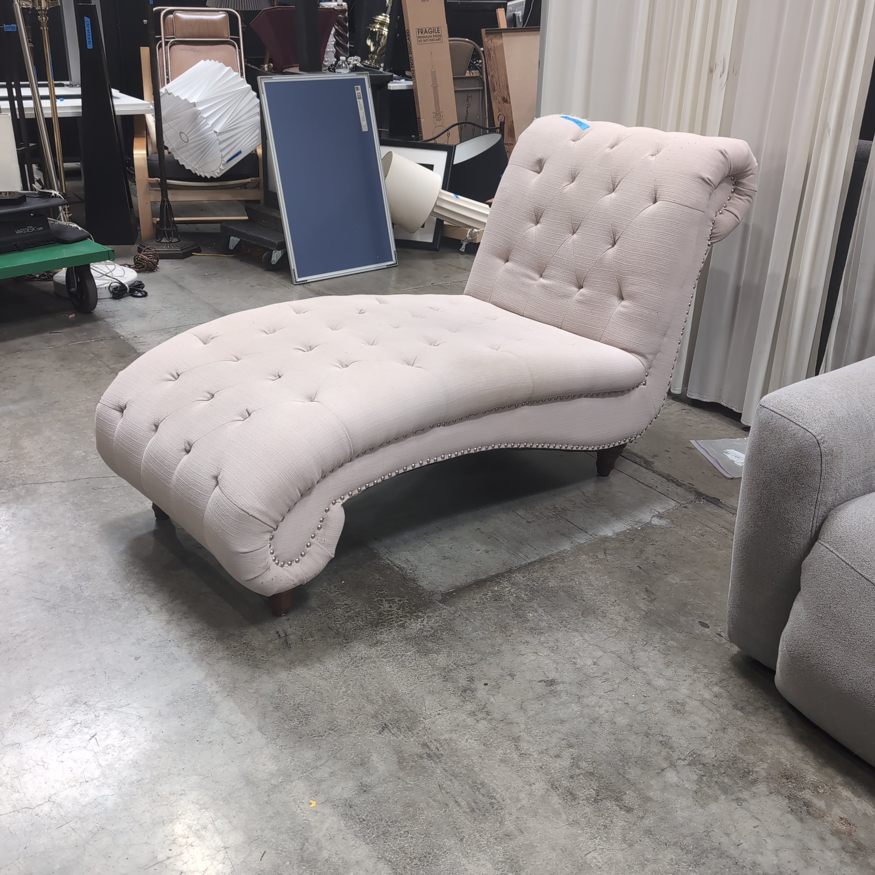 Light Beige Tufted Chaise Lounge with Nailhead Trim
