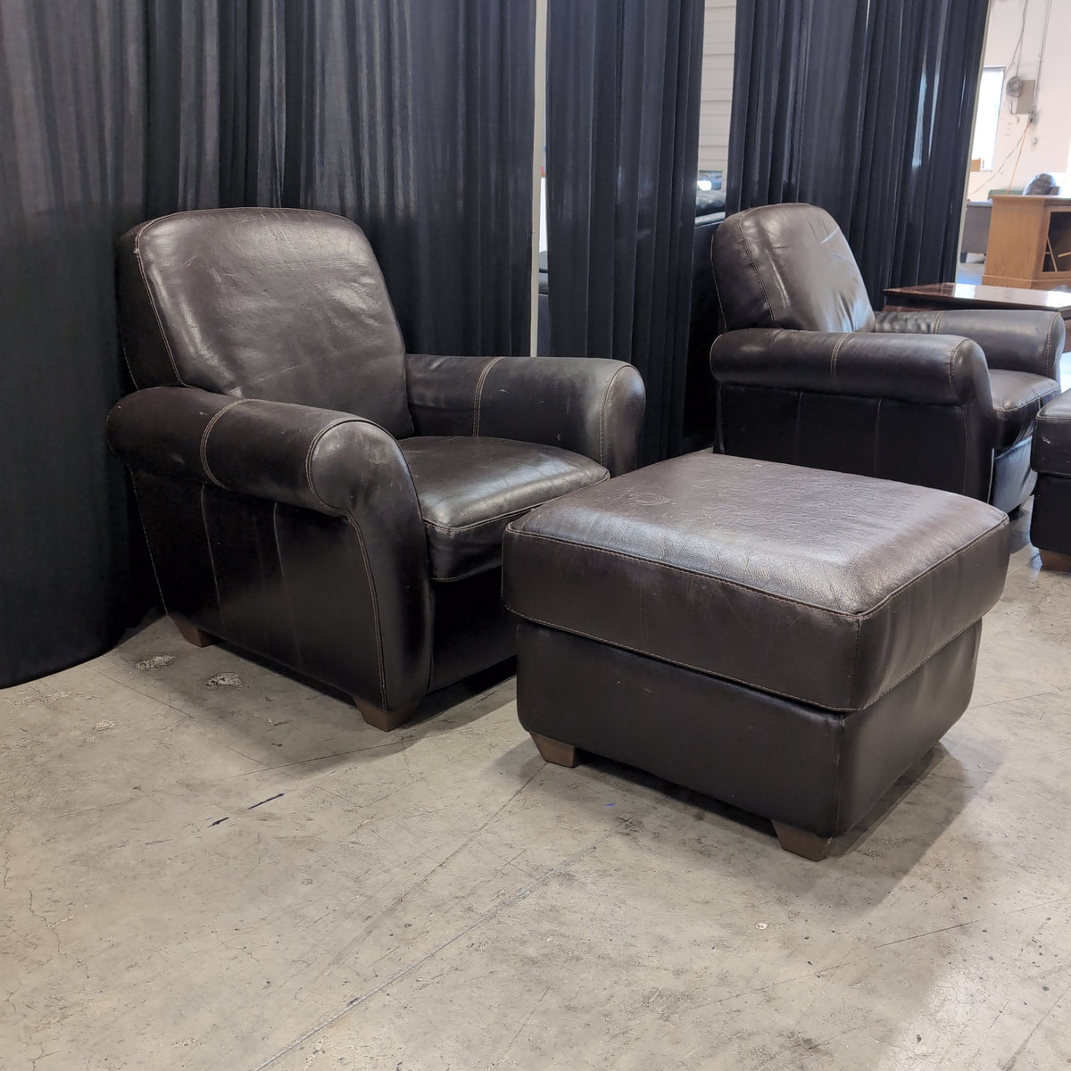 MADINE Brown Leather Club Chair with Ottoman