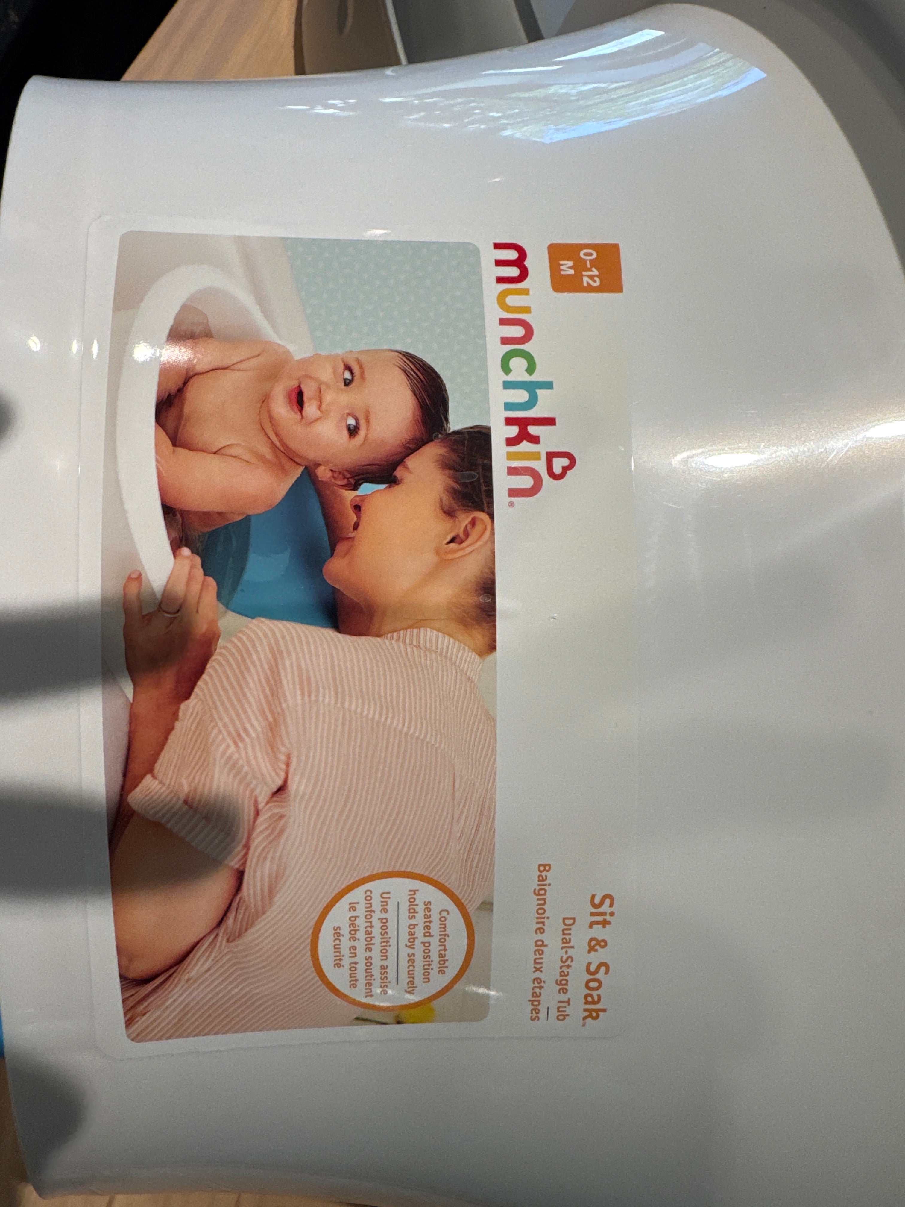 Munchkin Sit & Soak Baby Bathtub – 0-12 Months