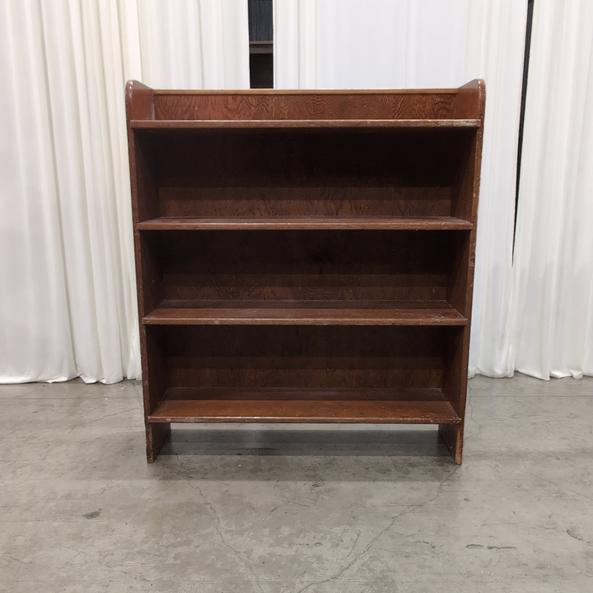 Traditional Brown Three-Shelf Bookcase in Wood