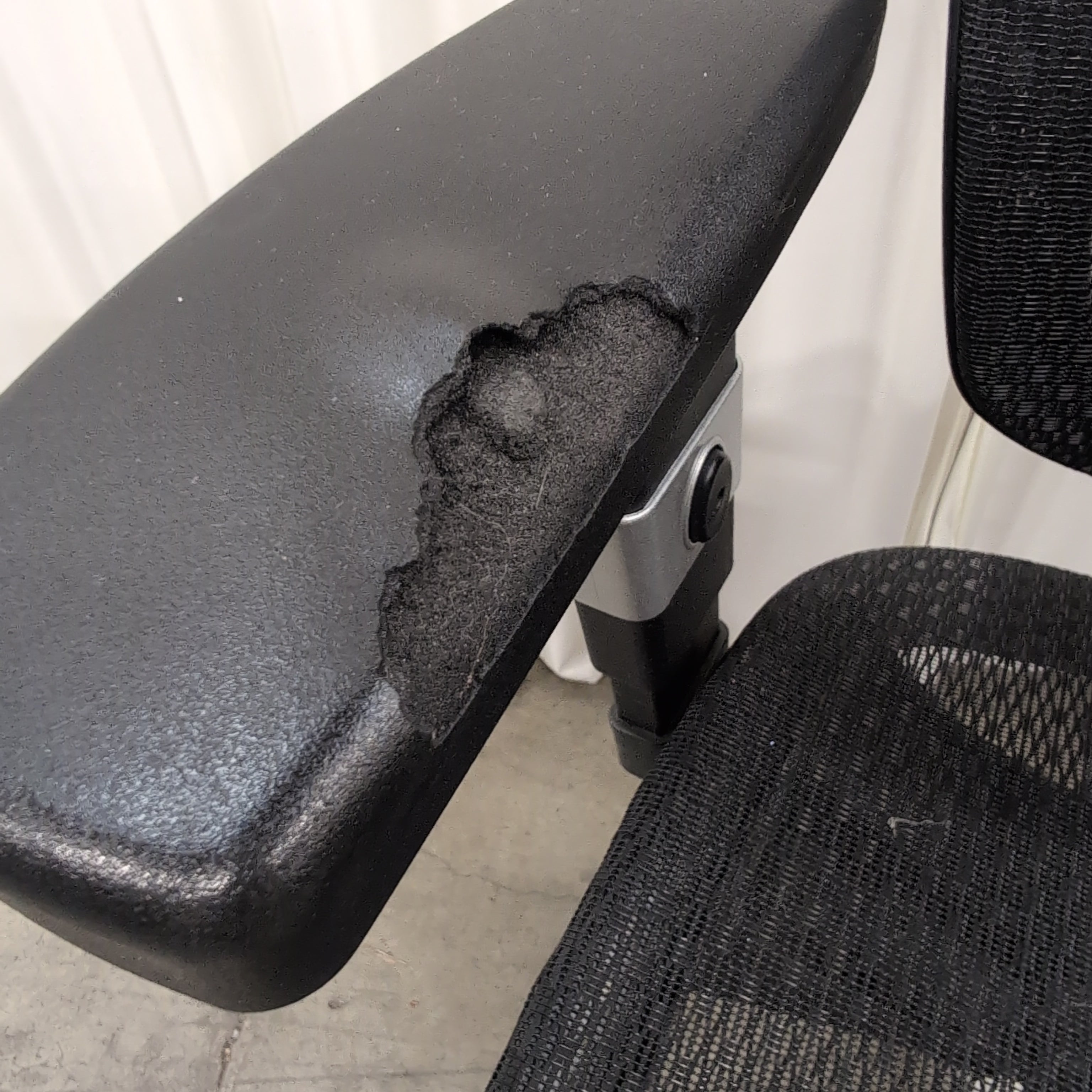 Black Mesh Ergonomic Office Chair with Headrest
