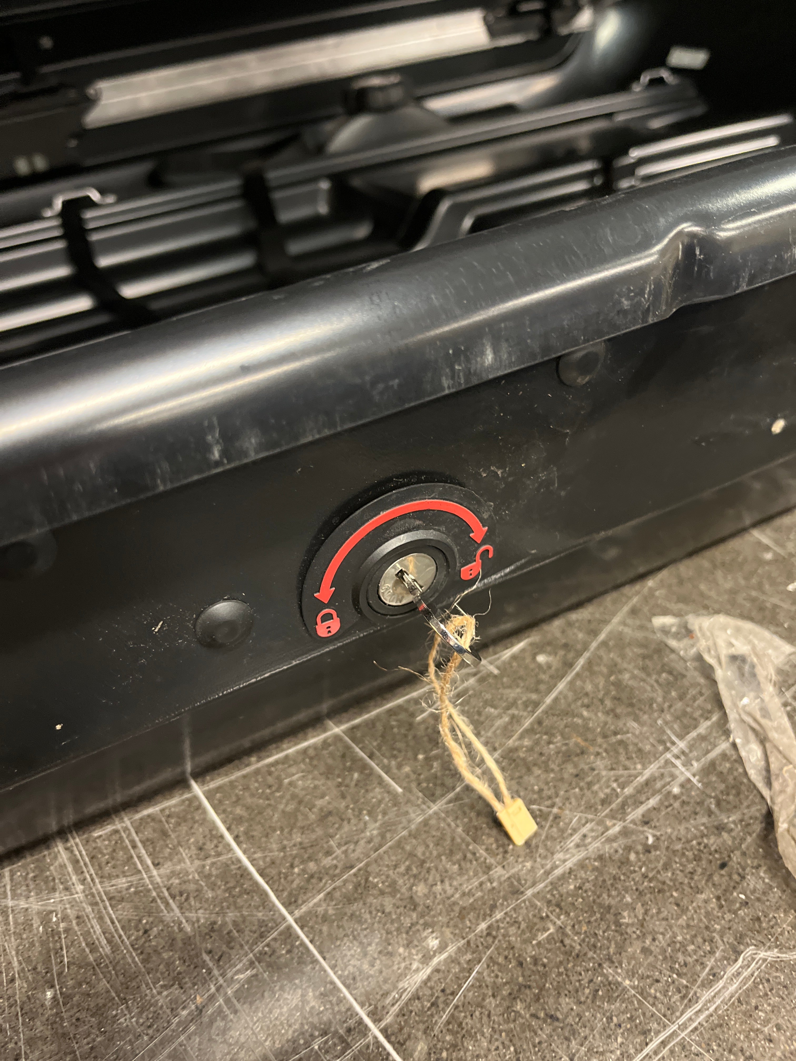 Maserati Cargo Box 410L with Key - One Latch is Broken