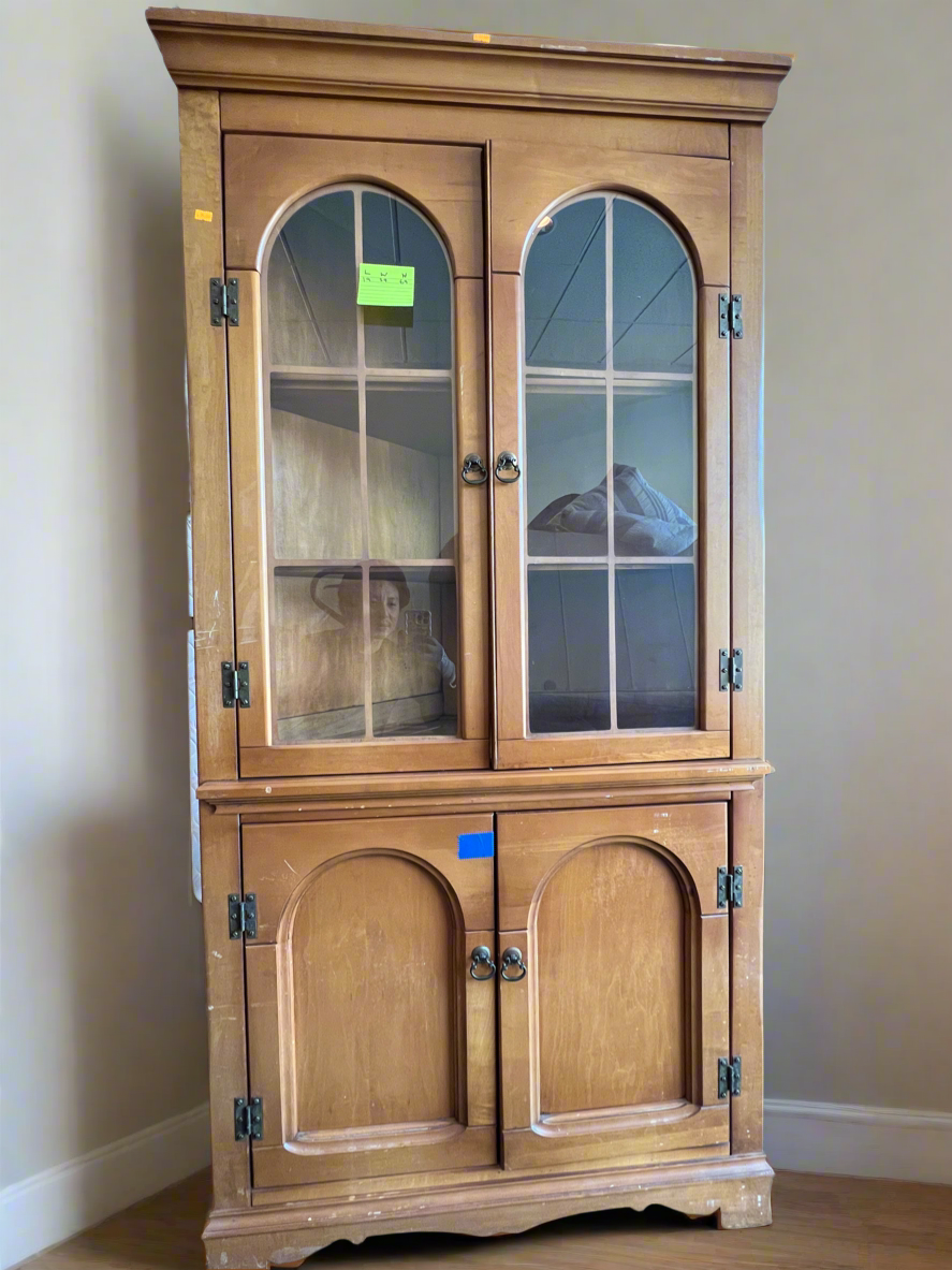 Maple Corner Display Hutch