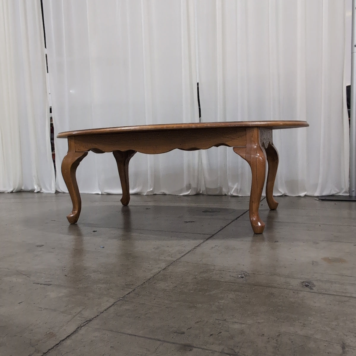Traditional Oval Wood Coffee Table with Cabriole Legs