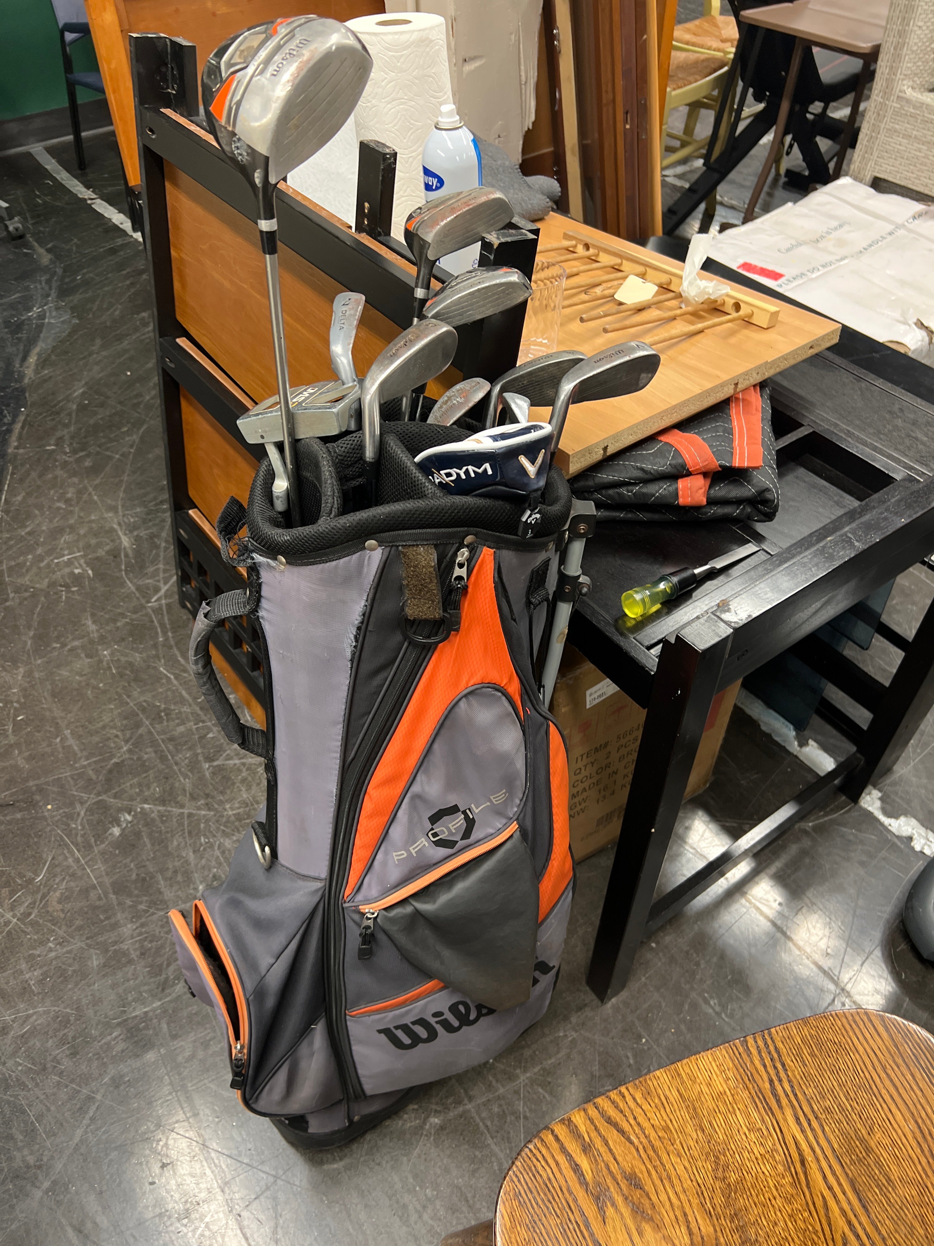 Wilson Profile Golf Bag: Gray and Orange Carry Bag