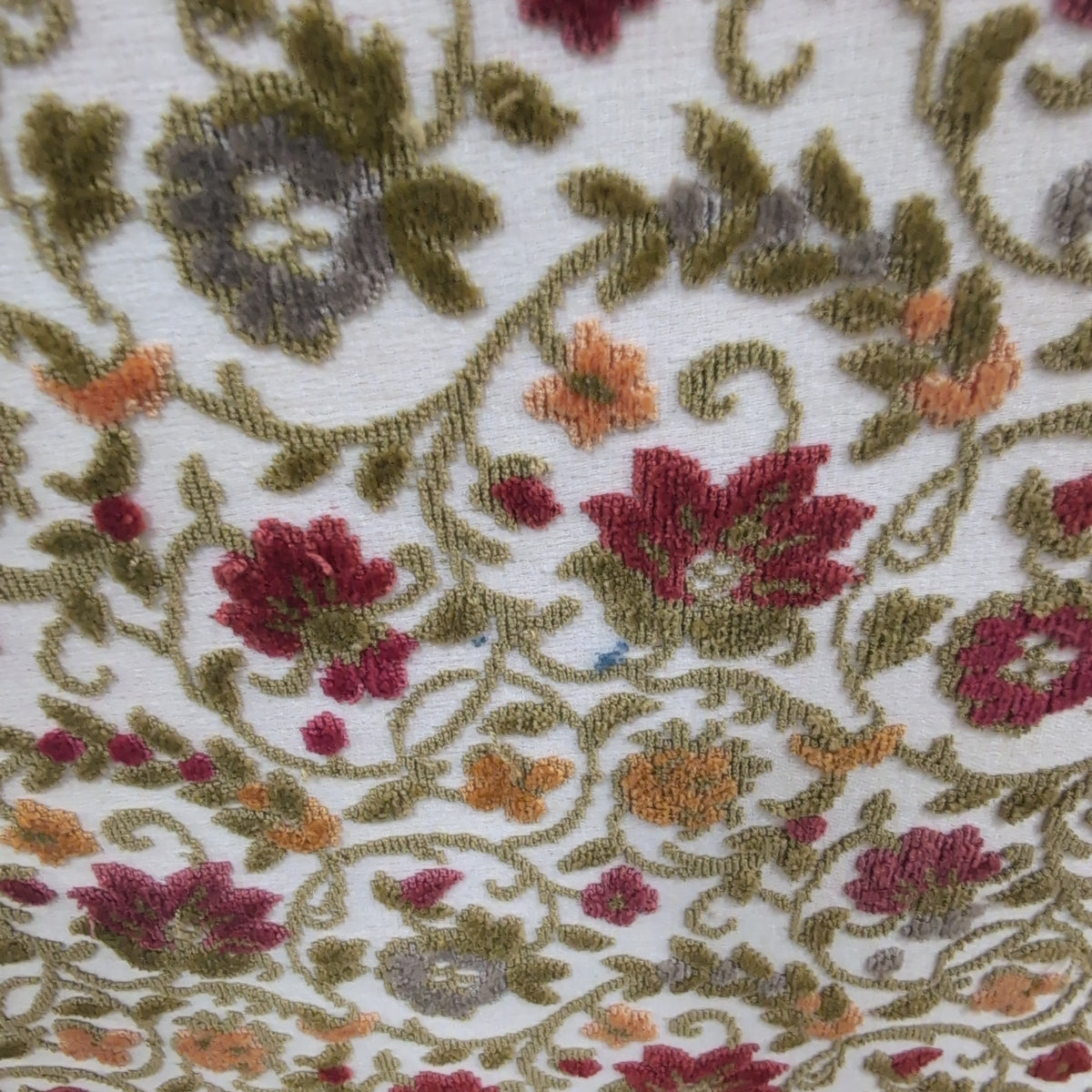 Floral Upholstered Tufted Rolled Arm Loveseat