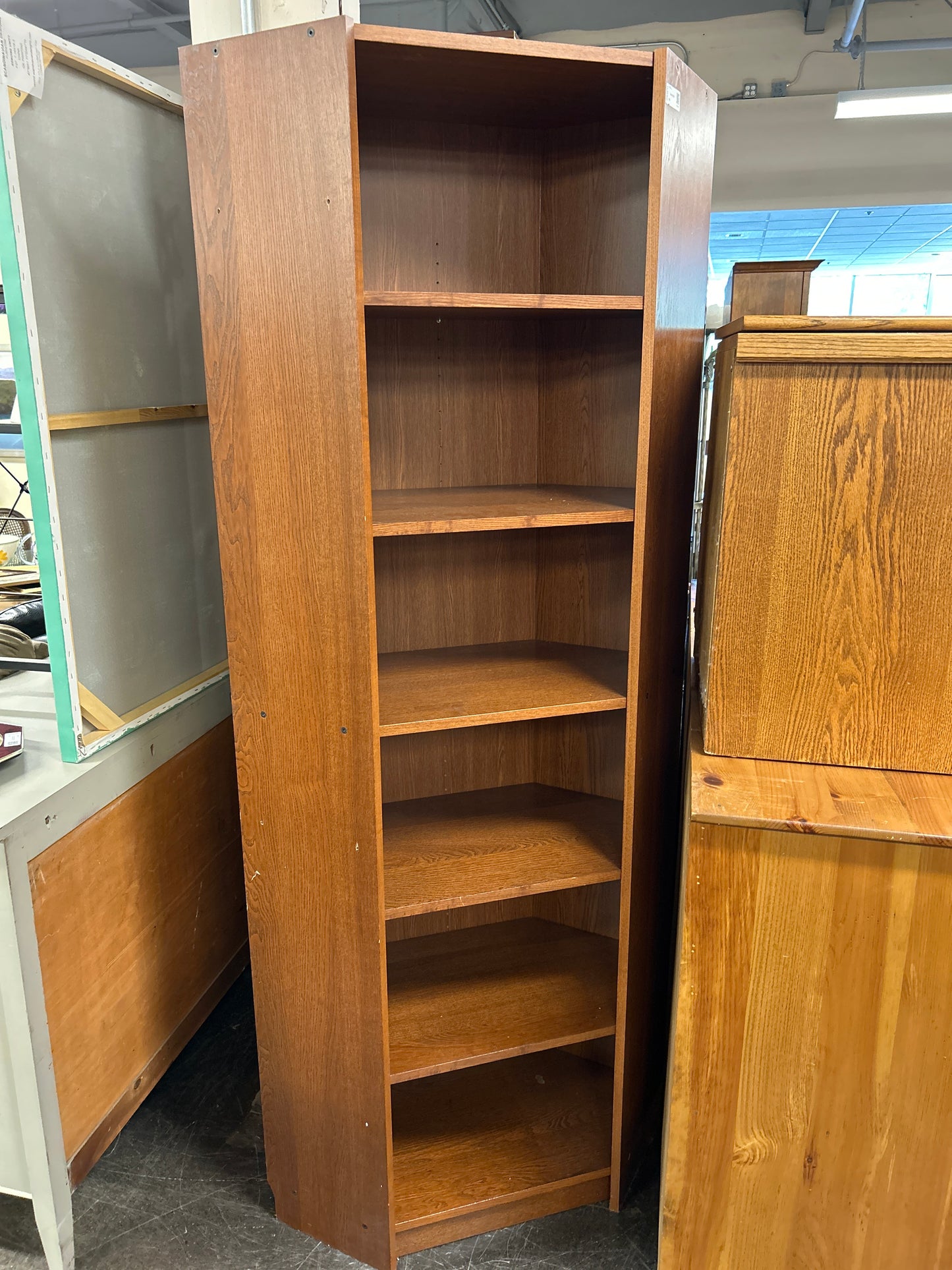 Corner hutch