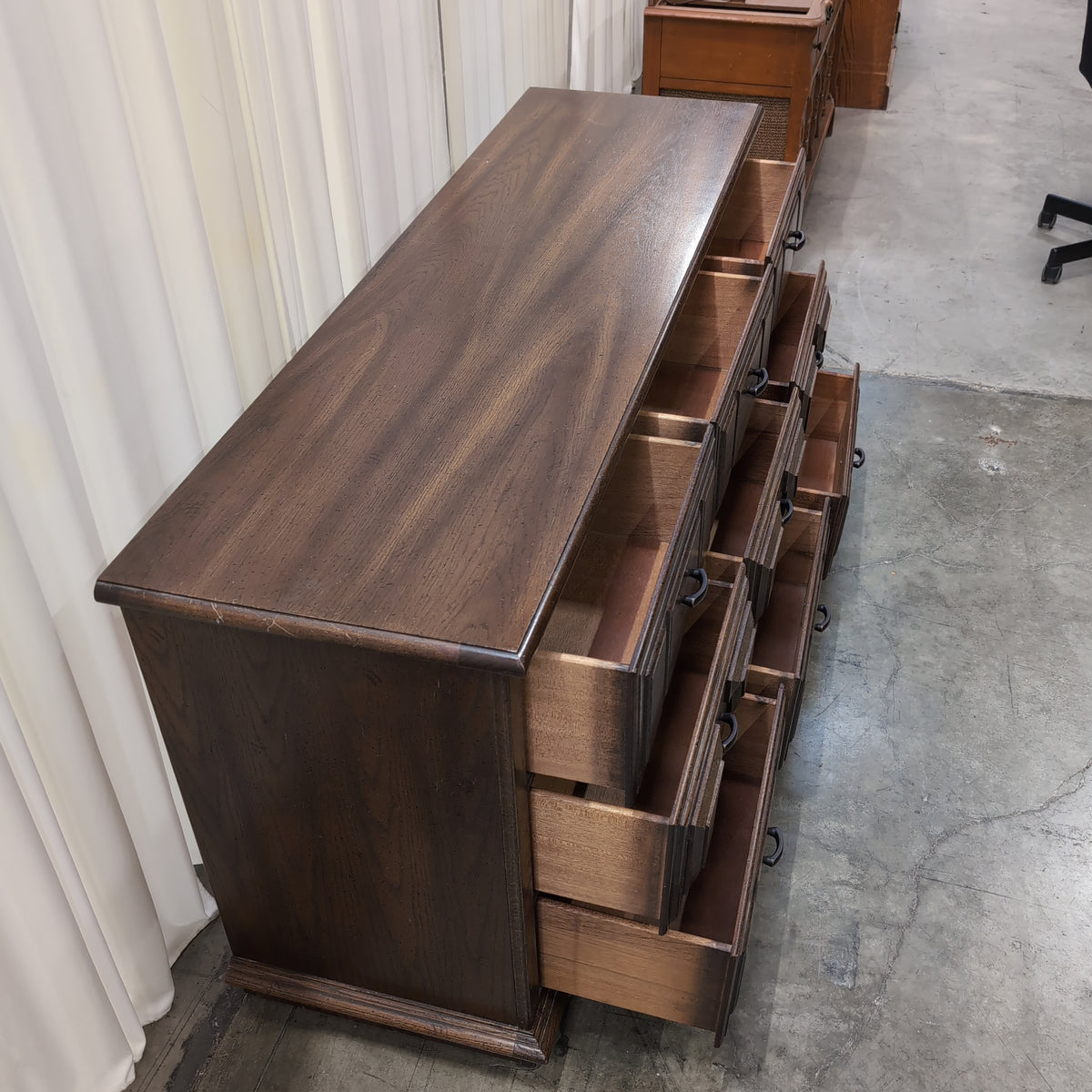Traditional Dark Wood Nine-Drawer Dresser