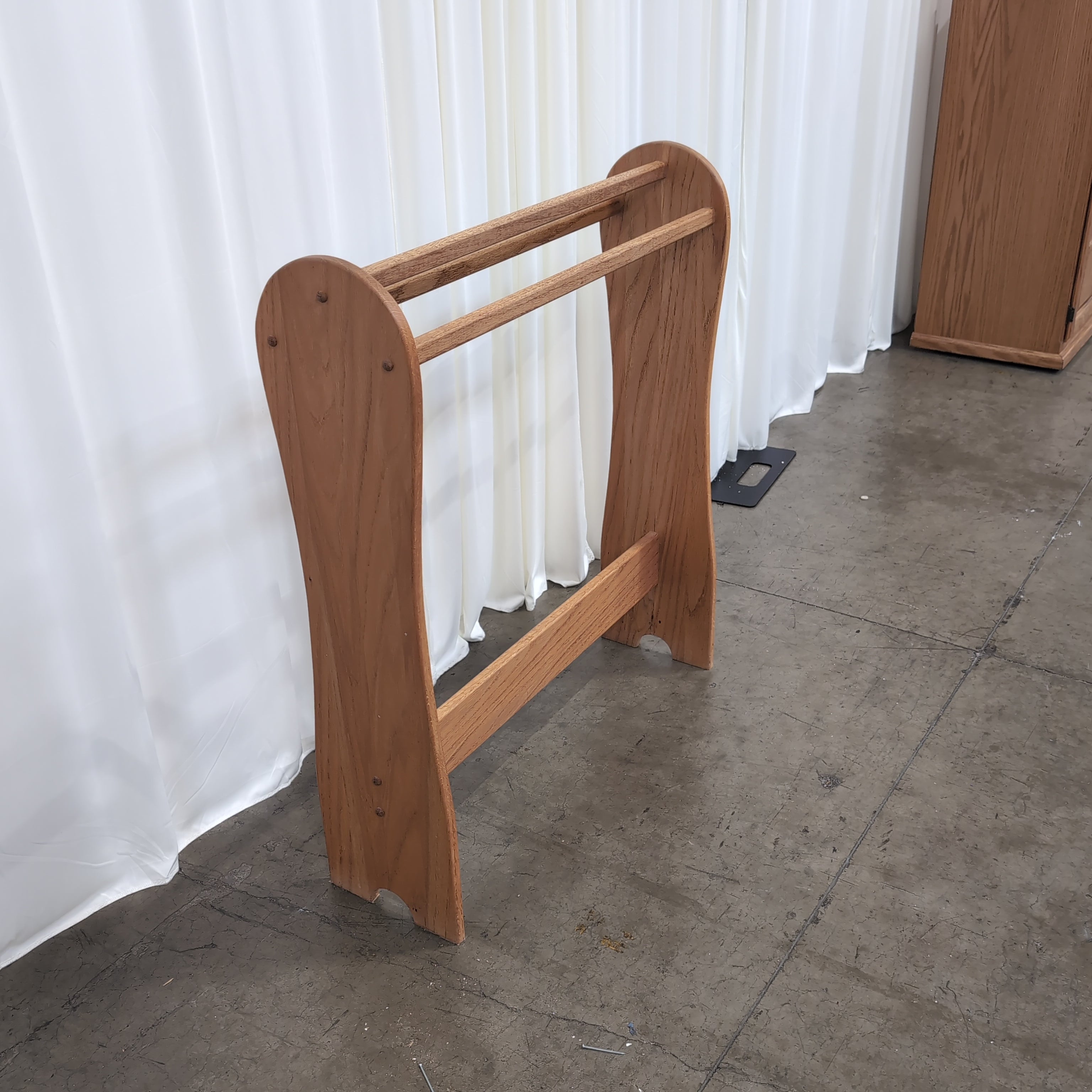 Natural Hardwood Three-Rung Quilt Rack