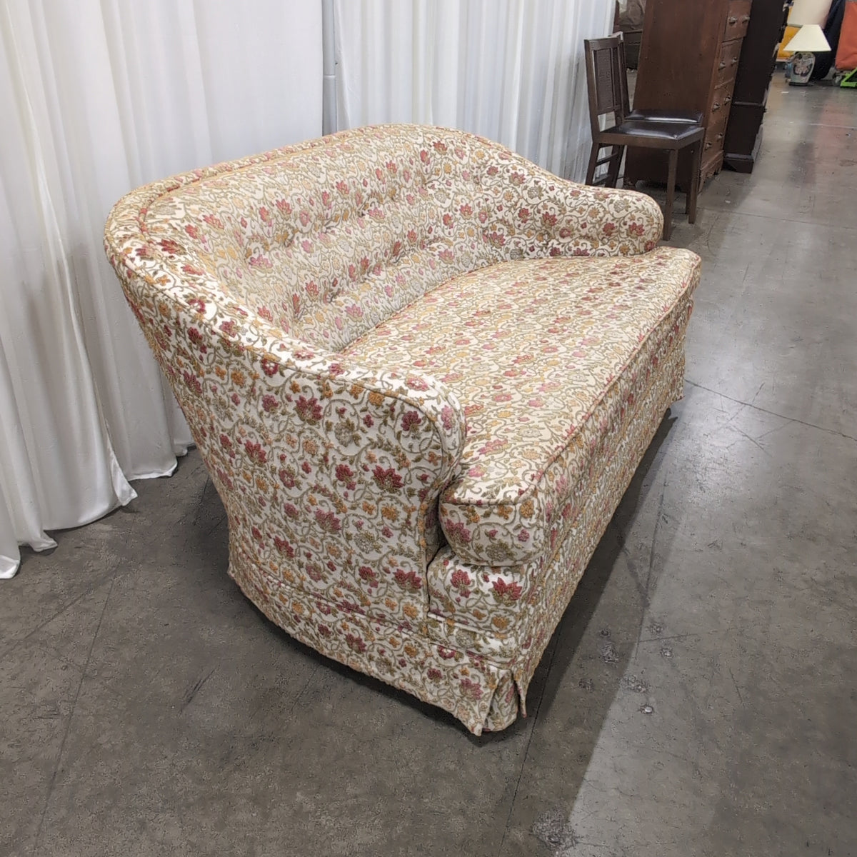 Floral Upholstered Tufted Rolled Arm Loveseat