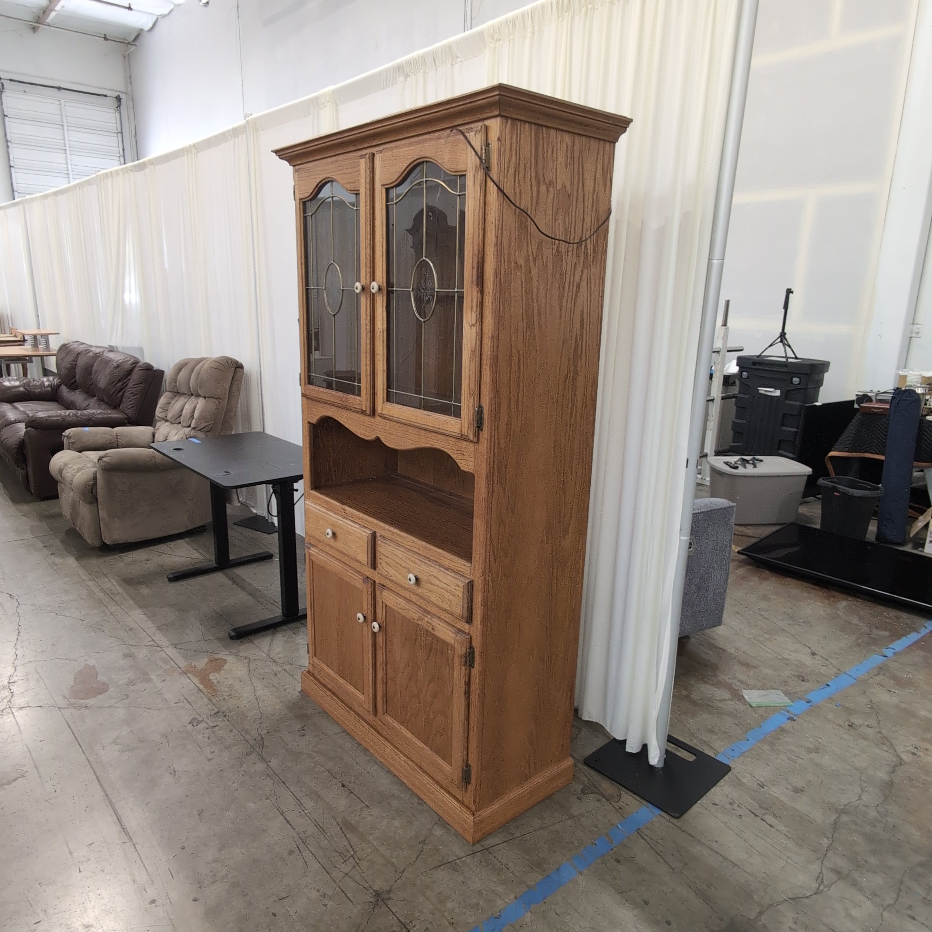Traditional Light Brown Oak Wood China Cabinet