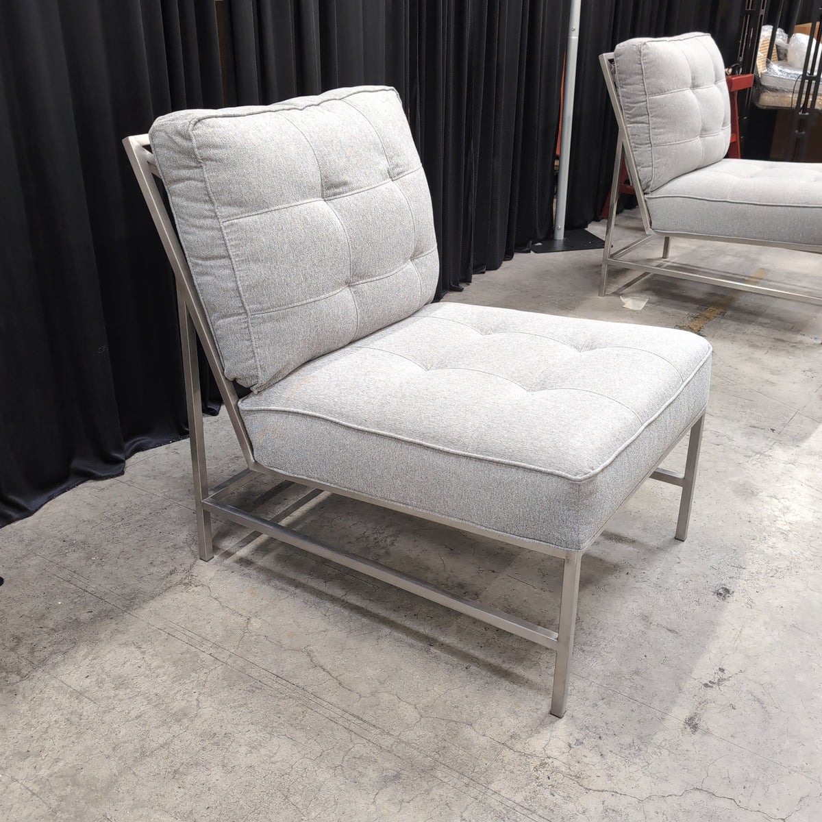 Grey Tufted Upholstered Accent Chair with Metal Legs