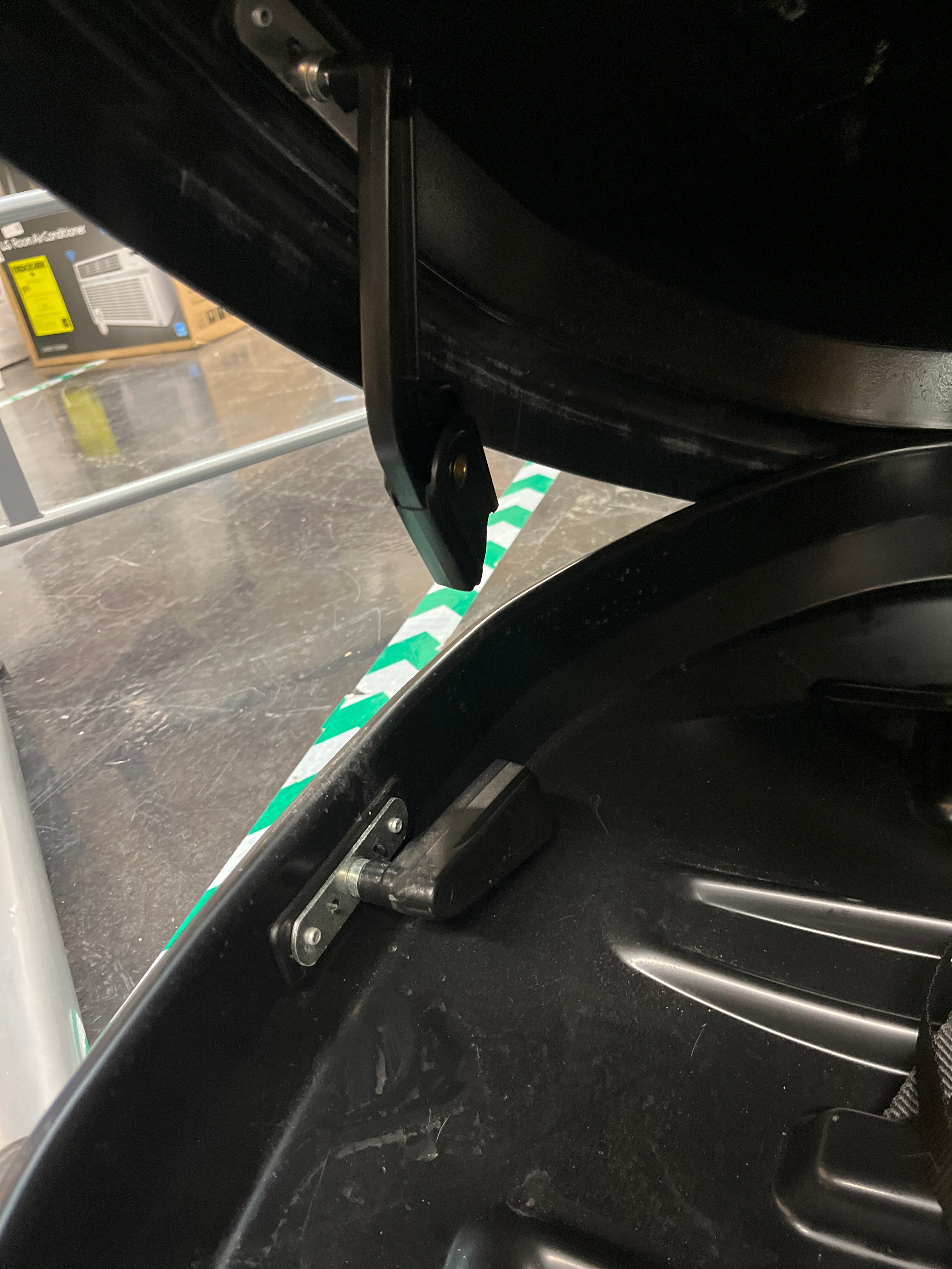 Maserati Cargo Box 410L with Key - One Latch is Broken