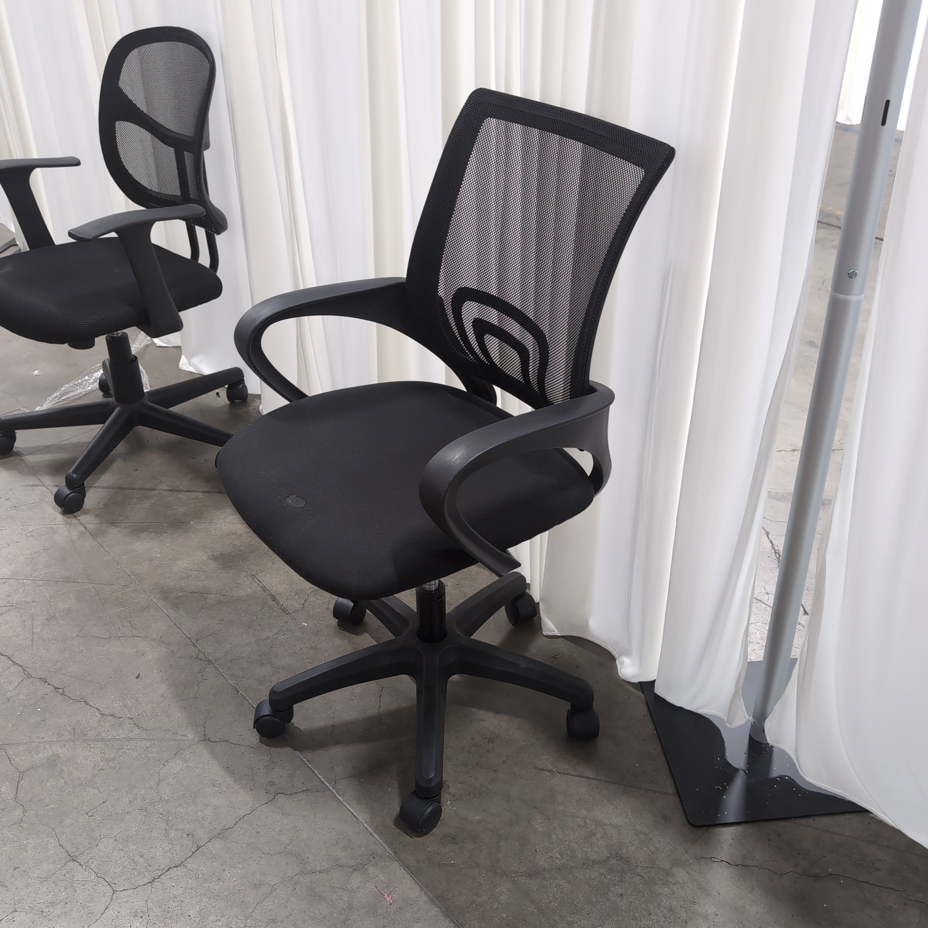 Black Mesh Back Office Chair with Casters
