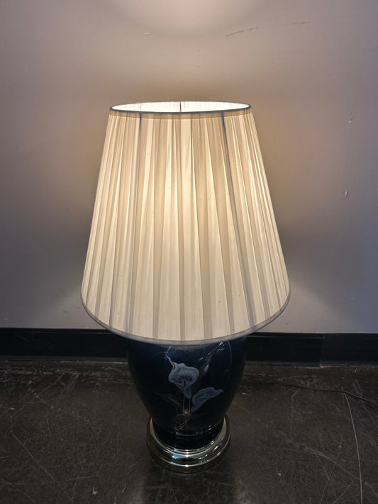 Elegant Dark Blue Table Lamp with White Calla Lily Design
