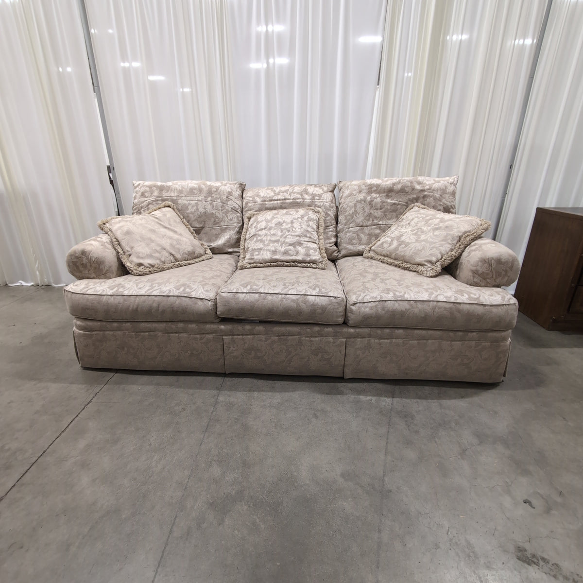 Traditional Beige Damask Pattern Couch