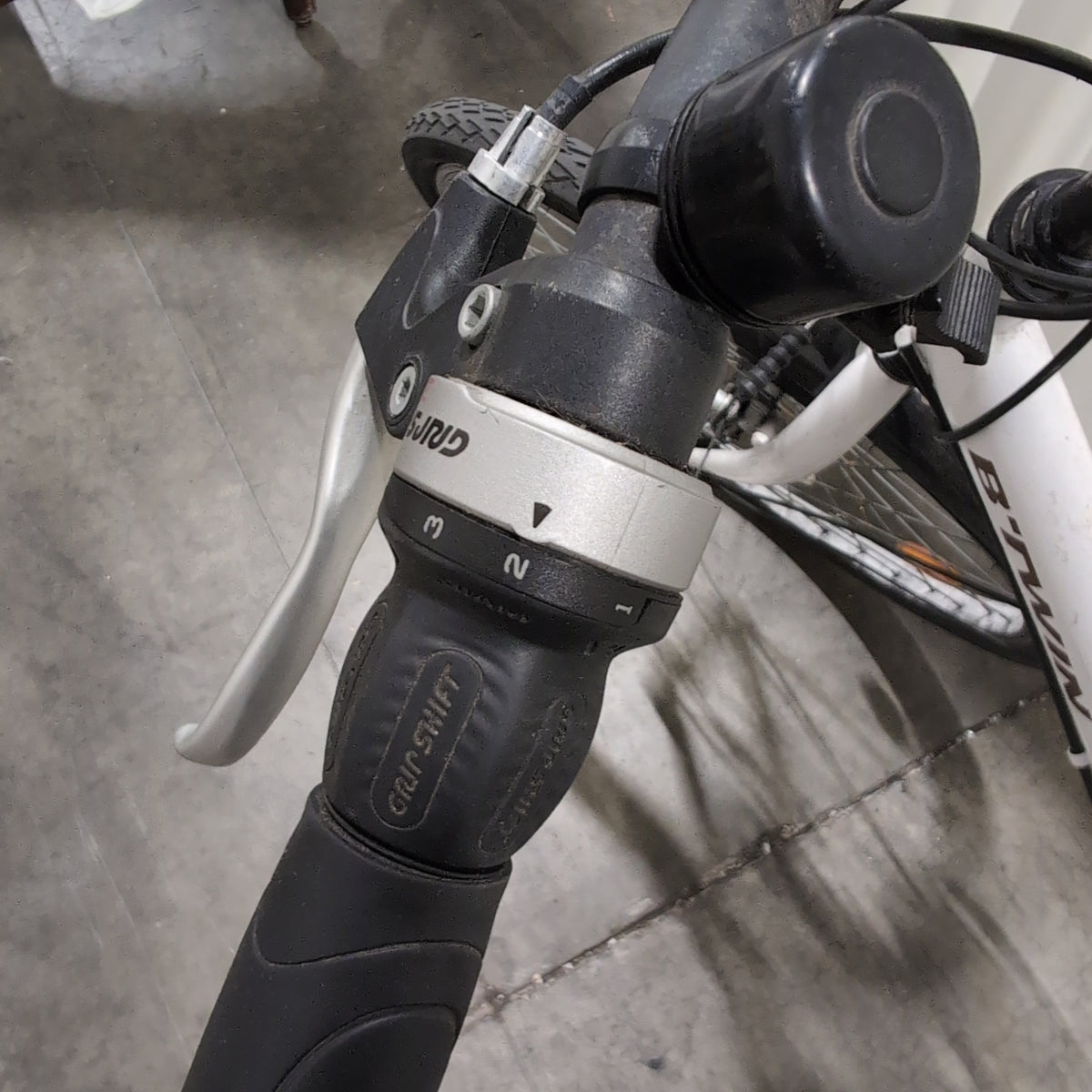 Btwin White Hybrid Bicycle with Fenders