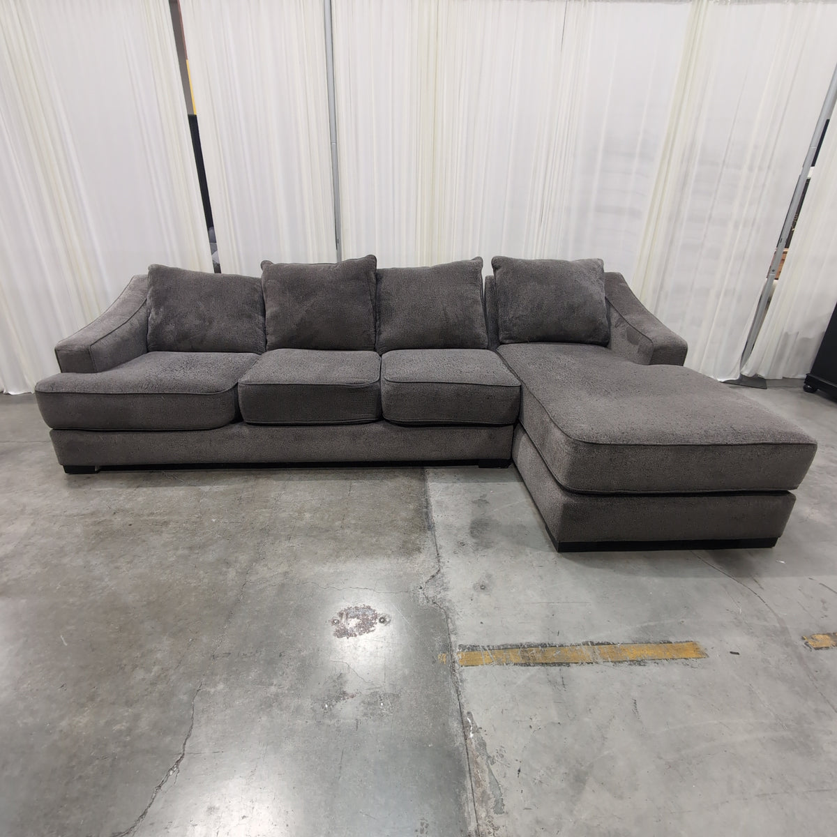 Contemporary Dark Grey L-Shaped Sectional Couch in Fabric
