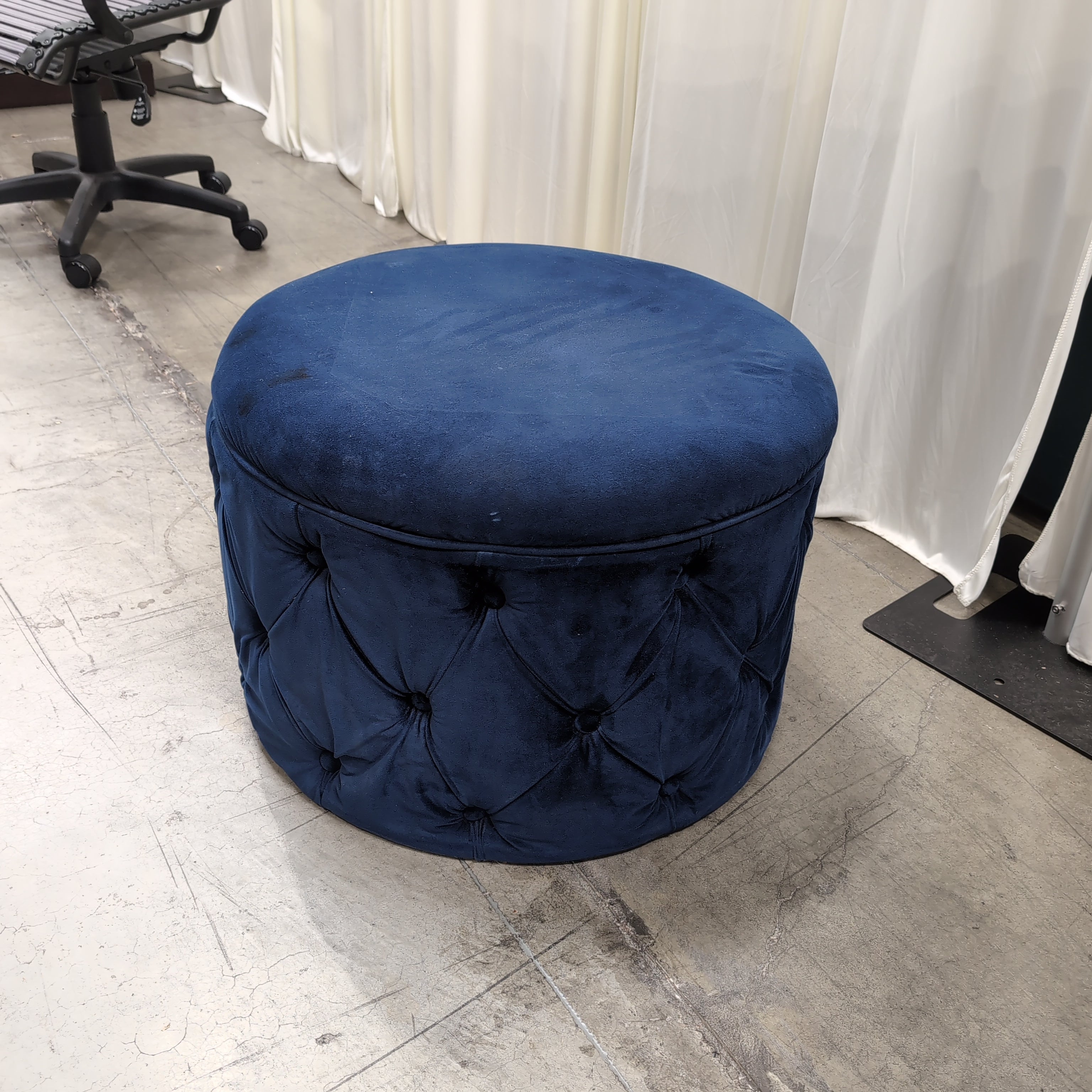 Round Navy Blue Tufted Ottoman in Velvet Fabric
