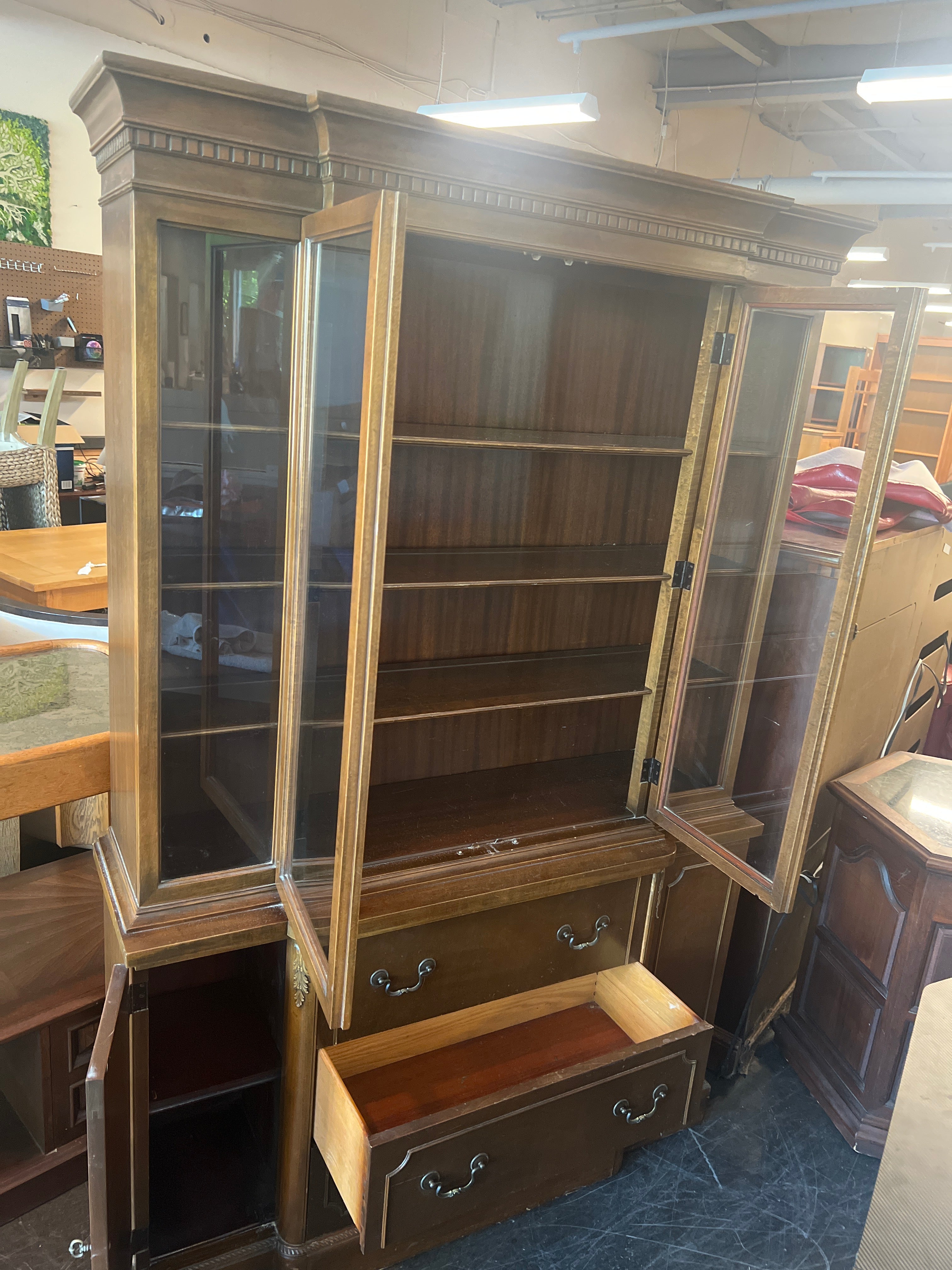 Solid Wood Traditional Colonial-style China Cabinet