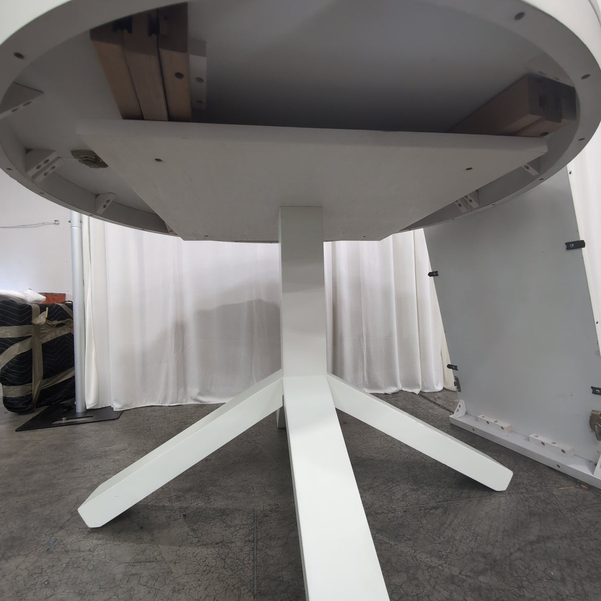 White Round Dining Table with Extension Leaf