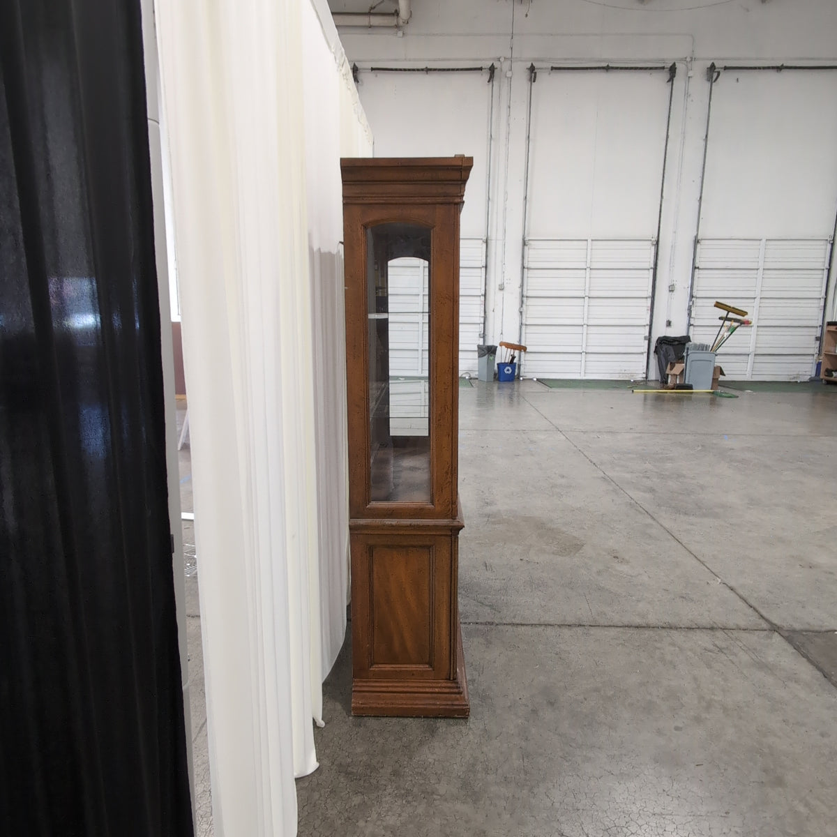 Traditional Arched Top China Cabinet in Dark Wood